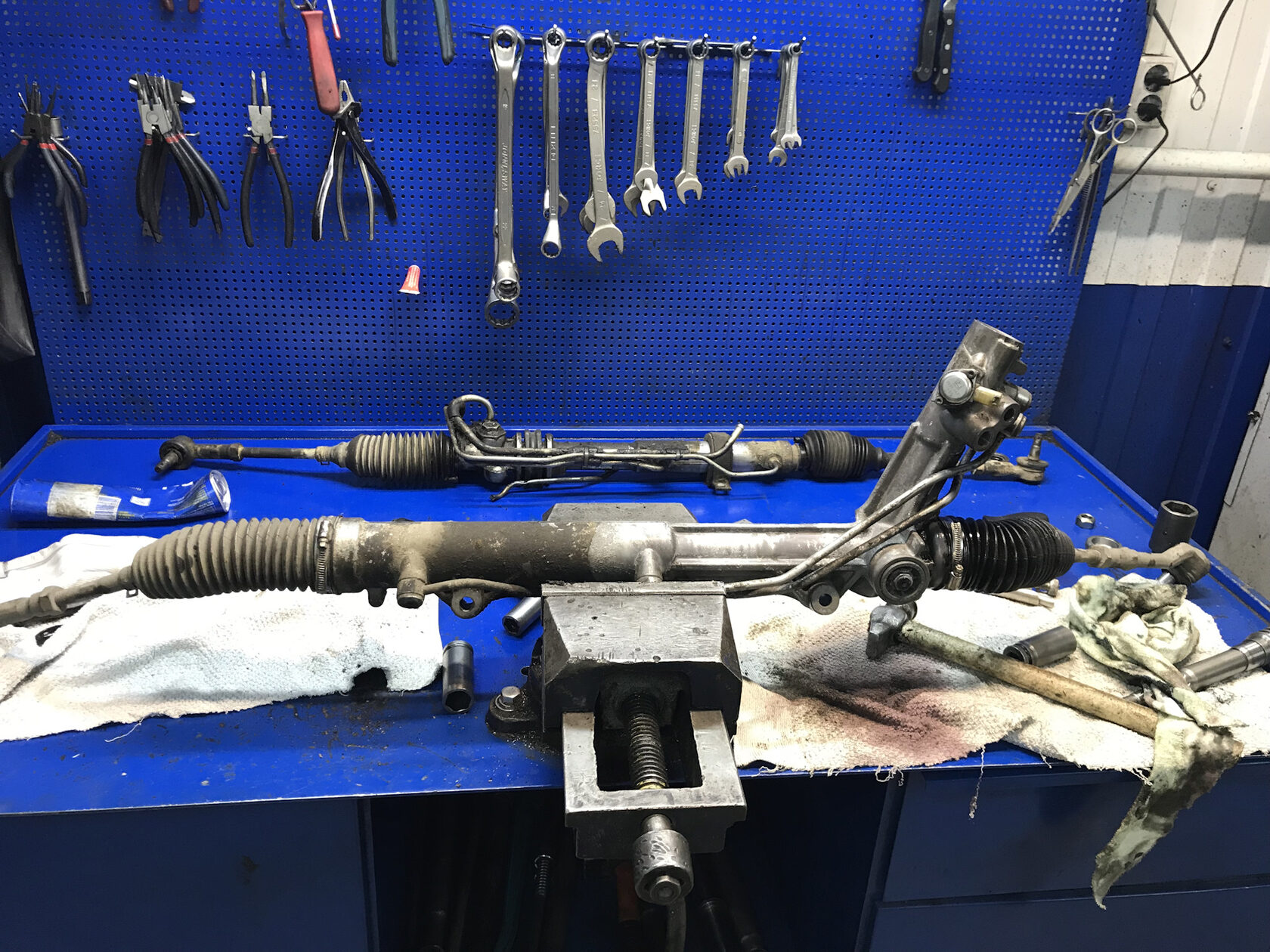 e53 bmw x5 ремонт рулевых реек +в москве