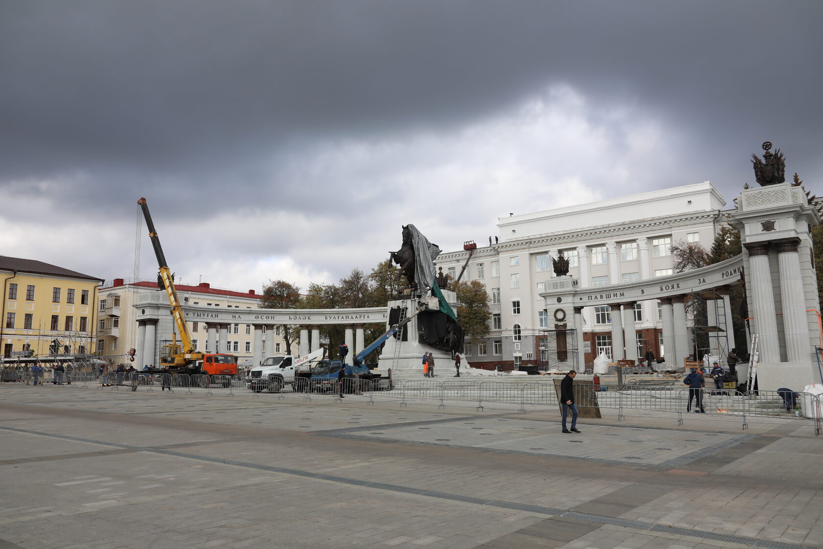 памятник шаймуратову в уфе на советской площади