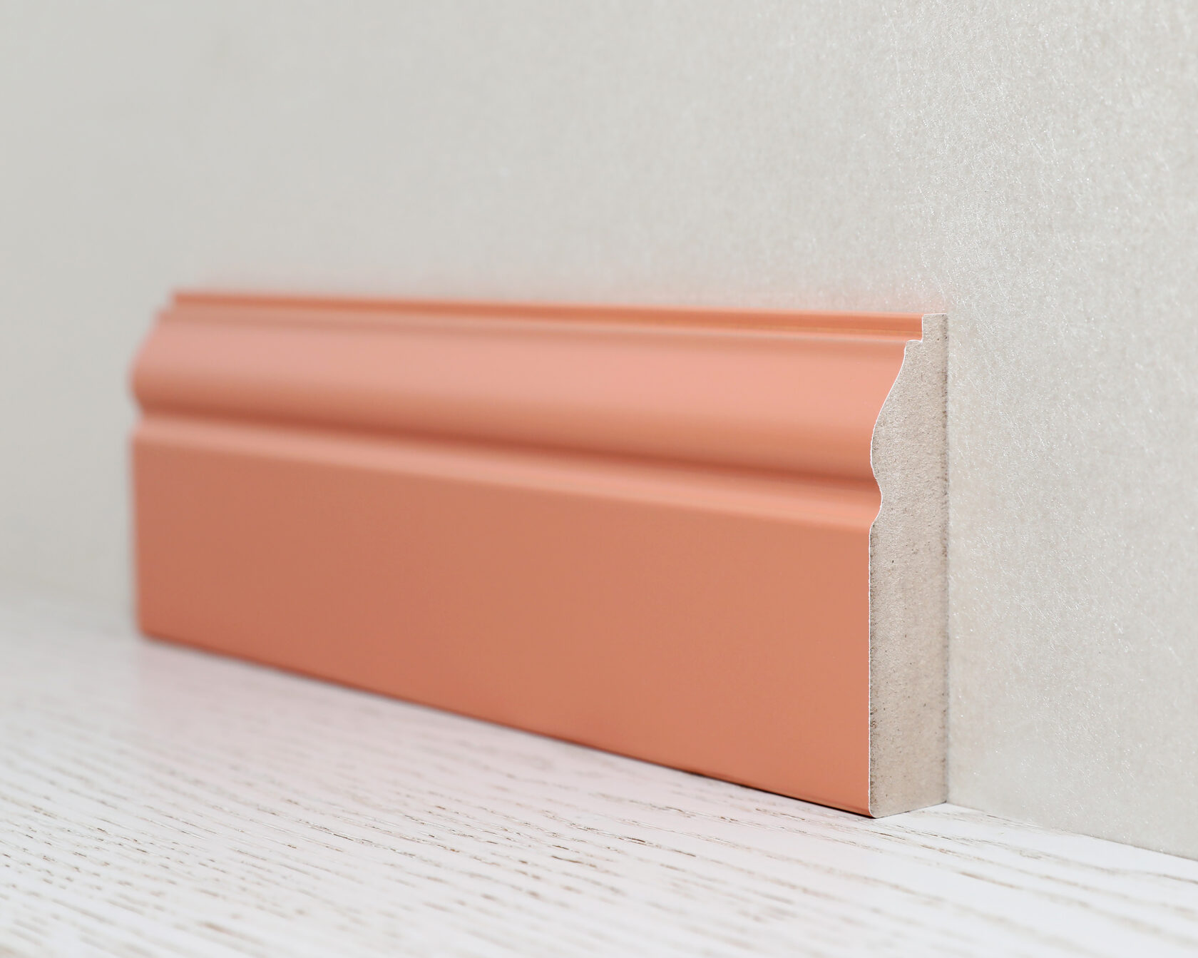 Стильно оформленный плинтус из МДФ, крашеный для долгой службы и красоты помещений