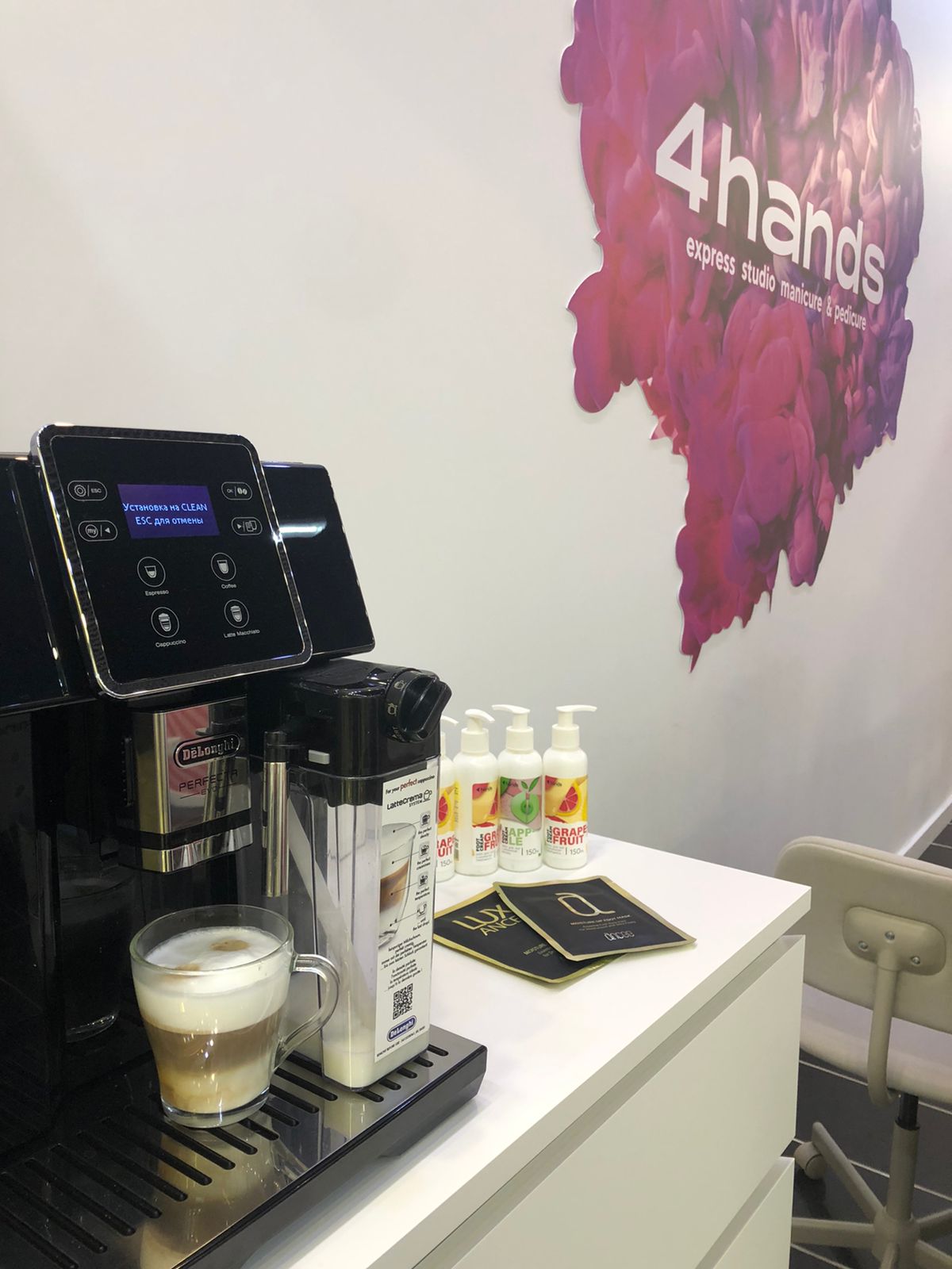 Кофе машины производителя Nespresso, купить отдельно или получить бесплатно при покупке капсул