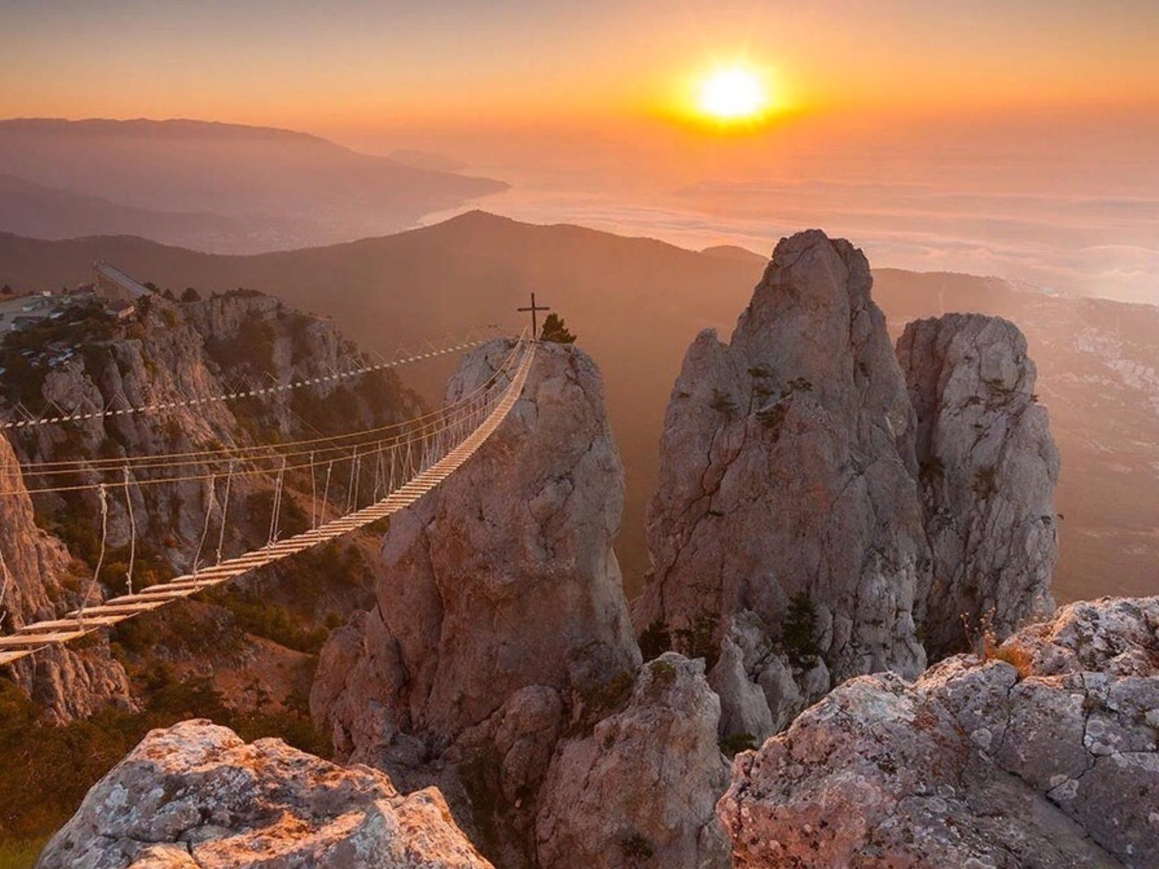 Ай петри какая гора. Гора ай-Петри в Крыму. Зубцы горы ай Петри. Вид на ай-Петри. Вид с горы ай Петри.