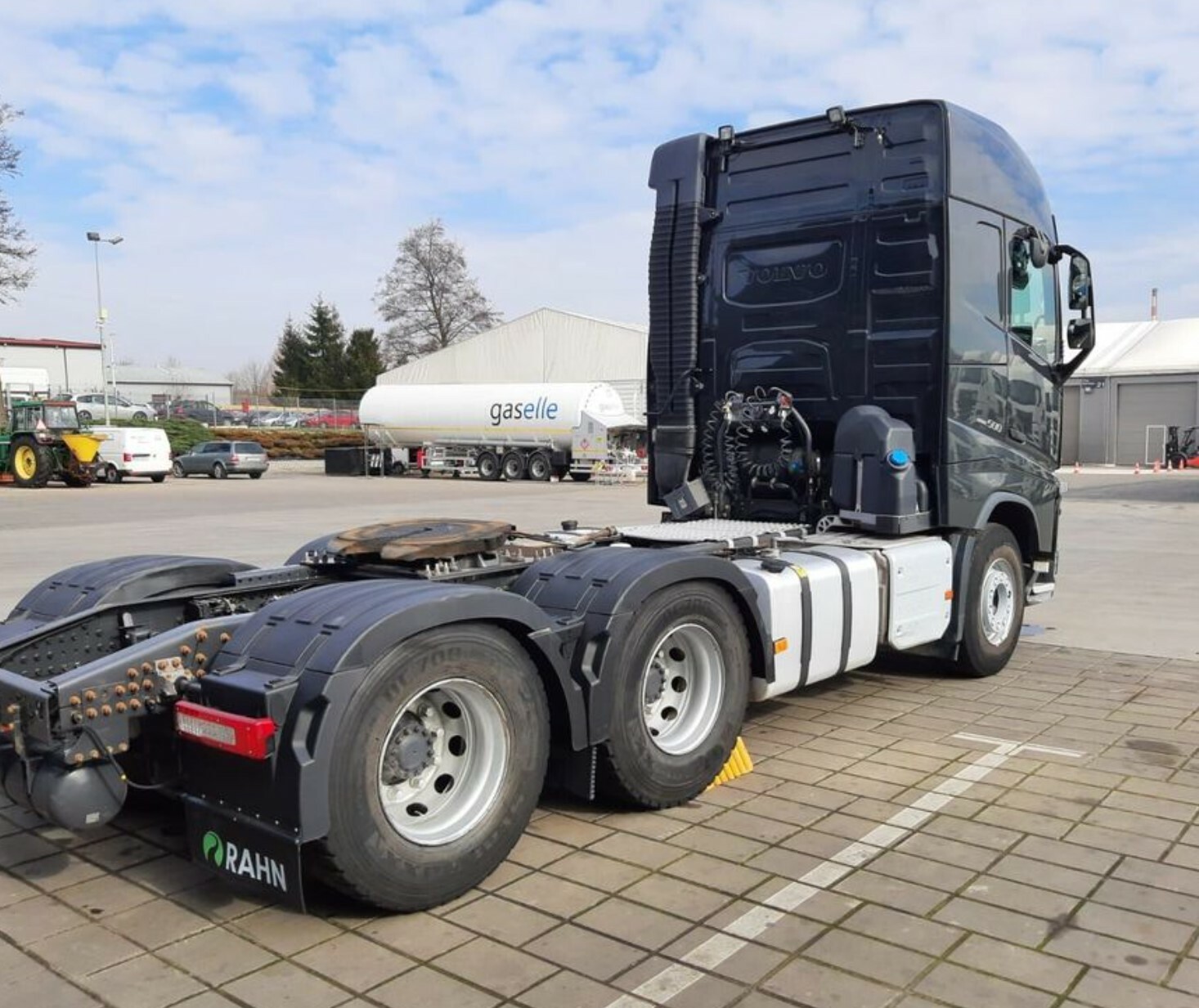 Тягач Volvo FH 500 6X4 из Европы в лизинг в Москве и по России - Купить для  юридических и физических лиц