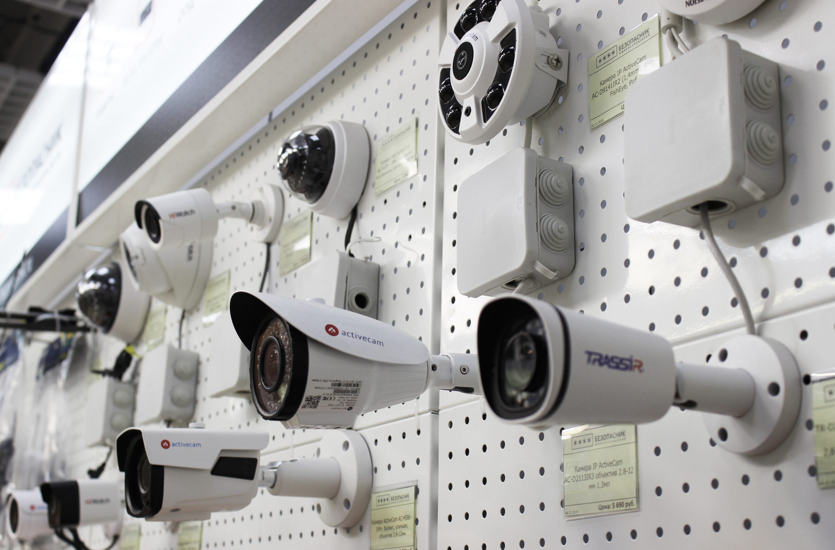 Купить камеру ижевск. Видеонаблюдение. Система видеонаблюдения. Системы безопасности и видеонаблюдения. Видеонаблюдение в магазине.