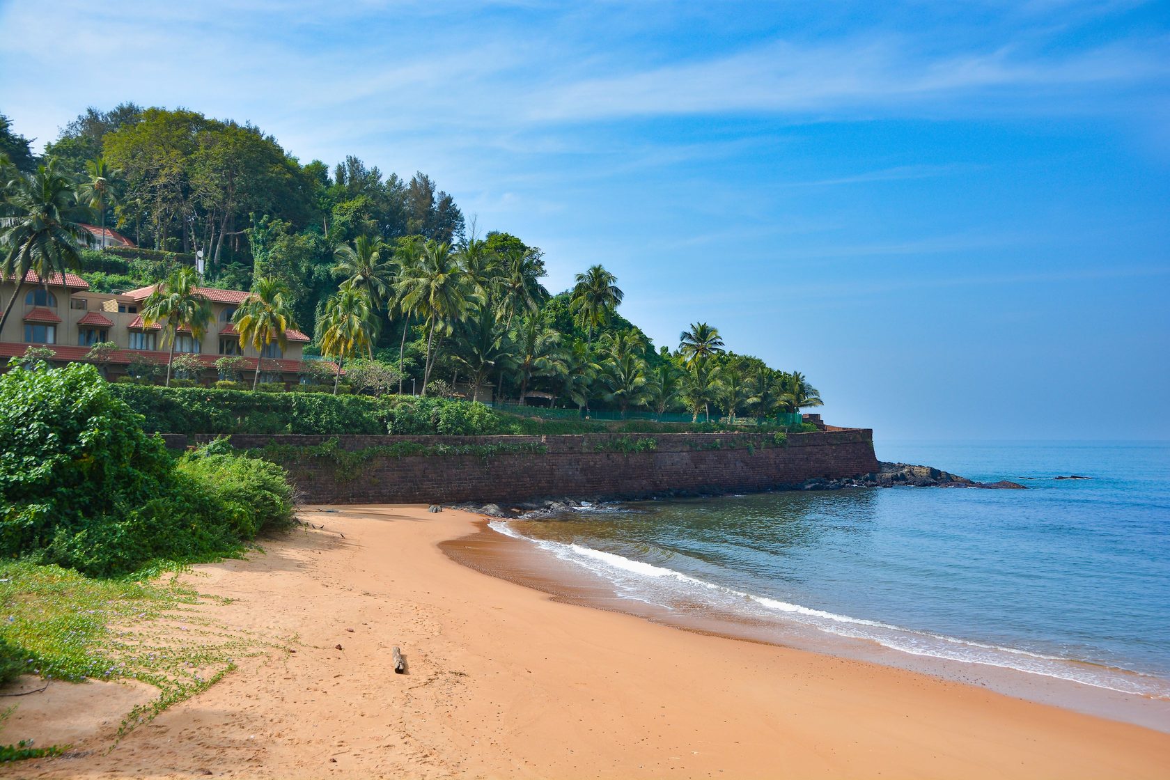 Моря индии. Синкуэрим Гоа. Синкерим пляж Гоа. Гоа Панаджи пляж. Sinquerim Beach пляж Гоа.