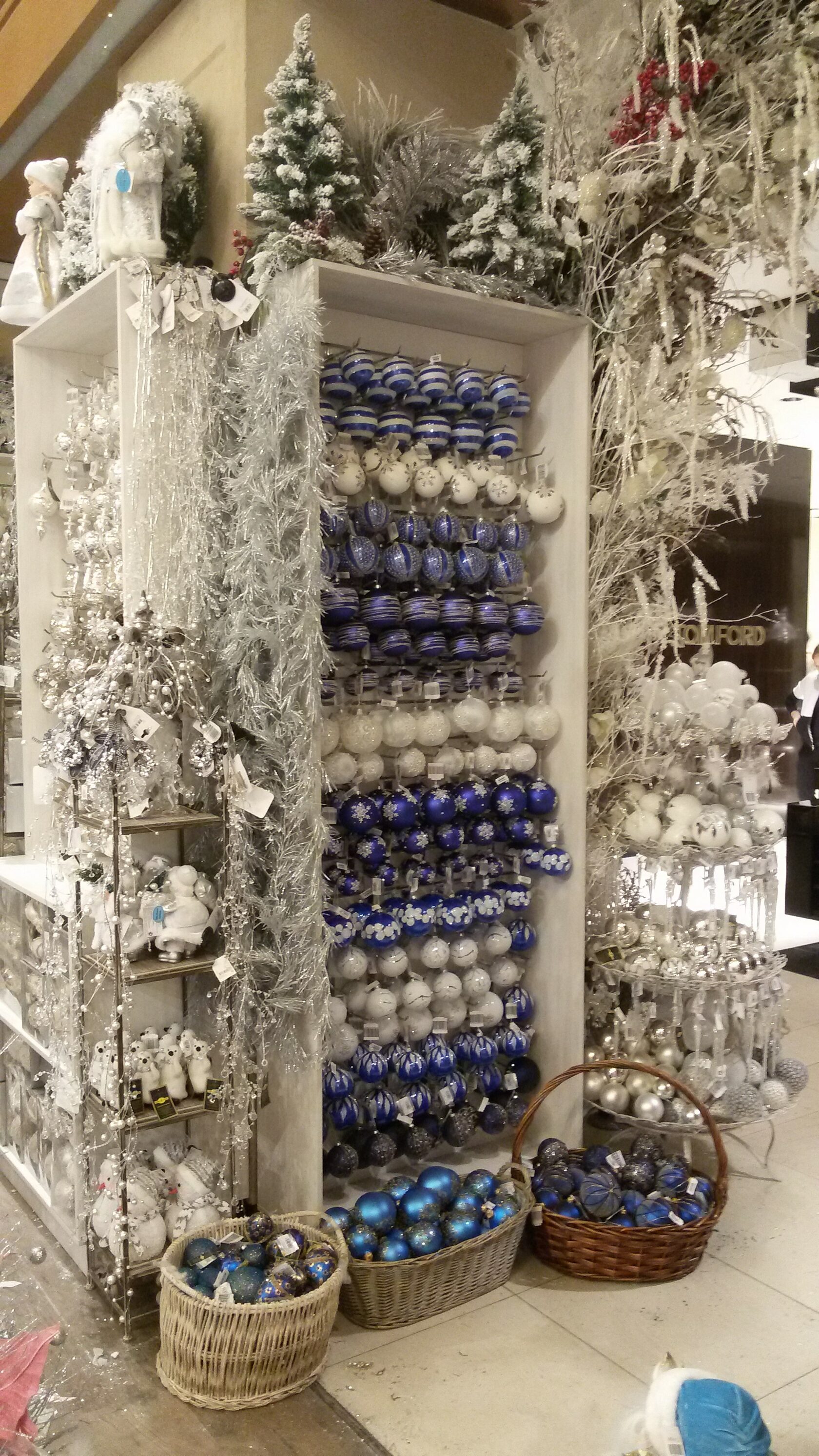 новогоднее оформление магазина фото