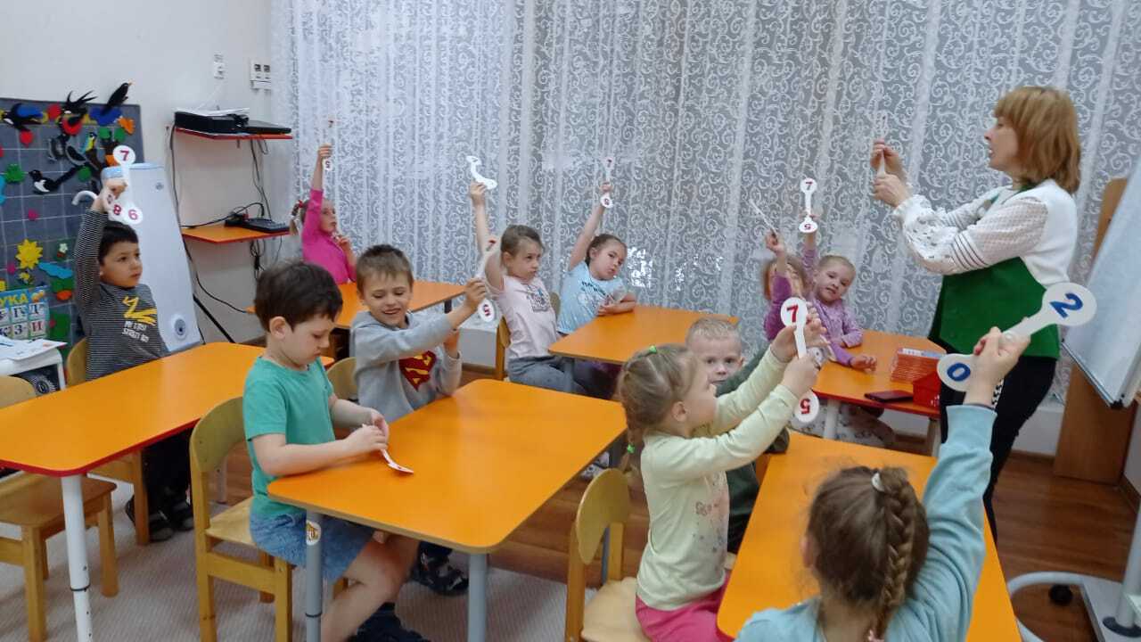 Веер с цифрами в детском саду-школе «Согласие» фото 1