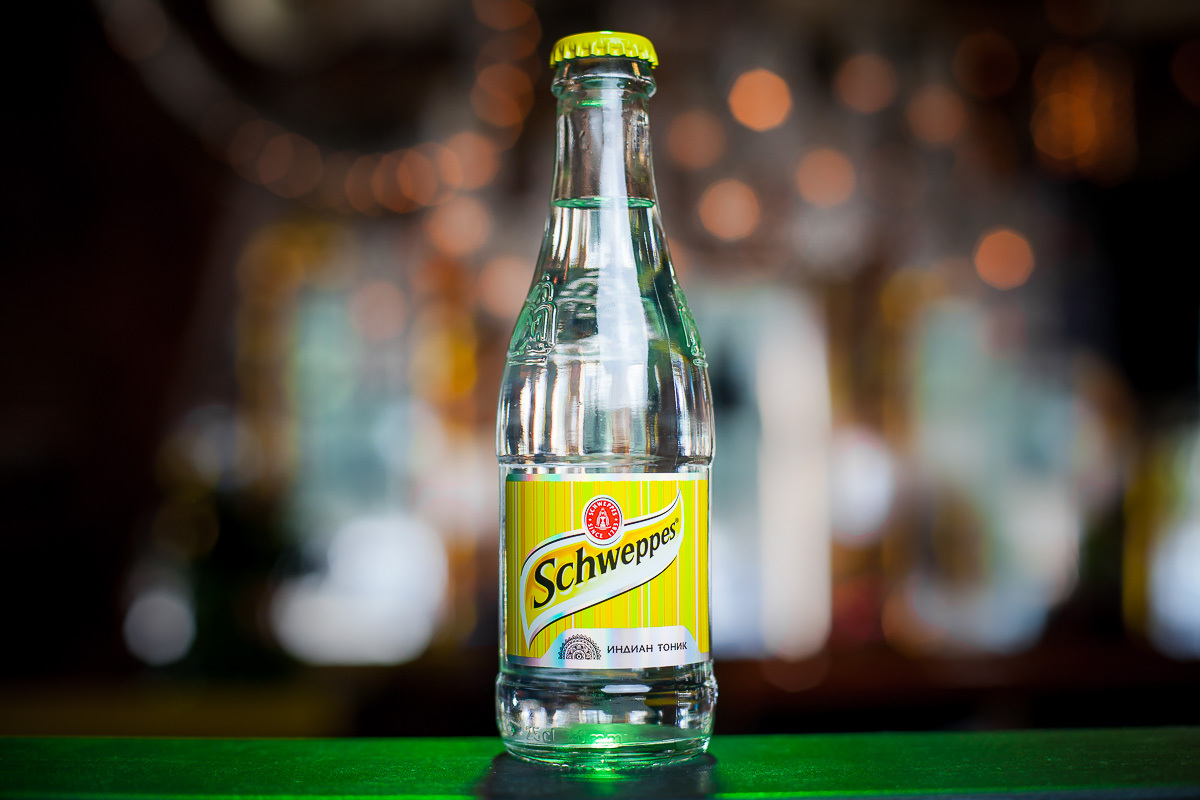 Schweppes. Тоник напиток Швепс. Лимонад Швепс. Швепс зеленый. Швепс Индиан тоник в стекле.