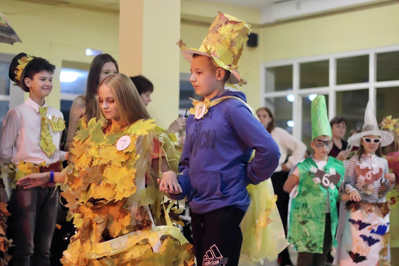Публикация «Осенний парад костюмов в детском саду» размещена в разделах