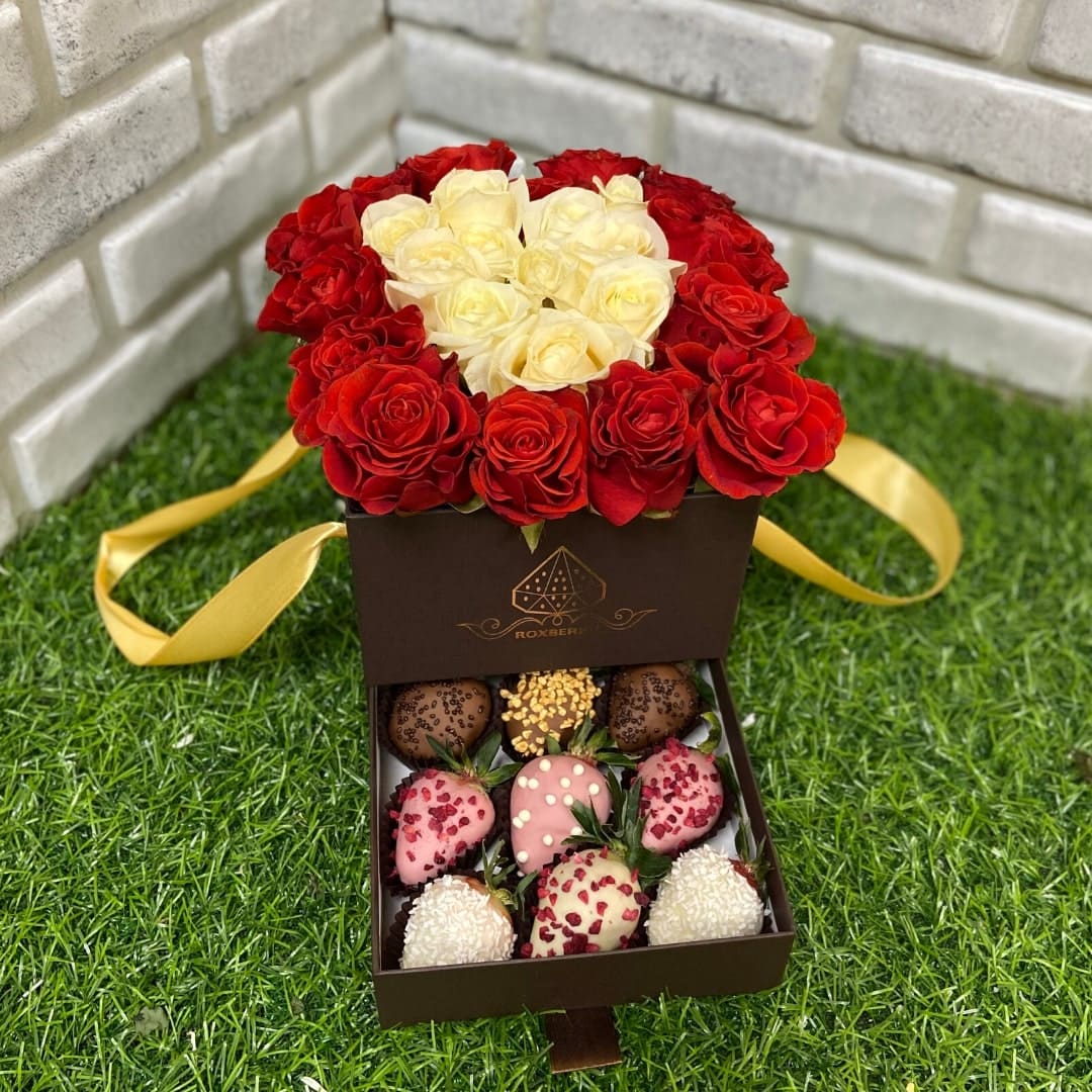 Шоколадные розы в коробочке
