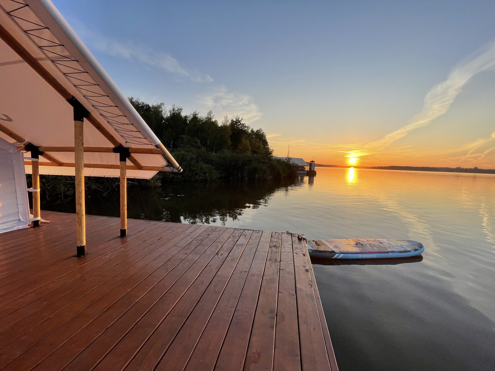 Sunset Beach Glamping Cube - глемпинг на берегу Икшинского водохранилища,  глэмпинг в Подмосковье | Sunset Beach Moscow