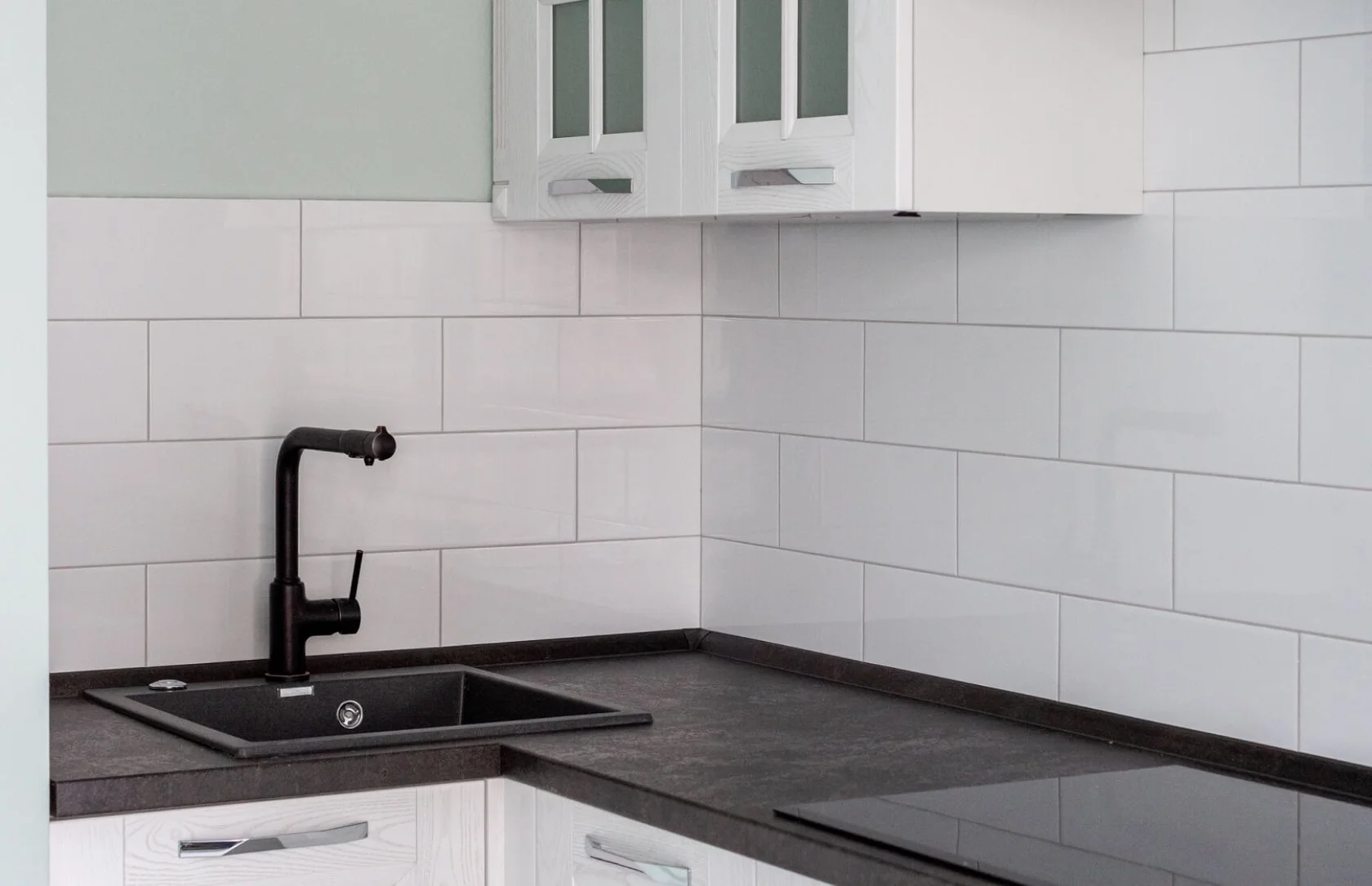 Кухня Кантри со столешницей из термостойкого пластика на заказ