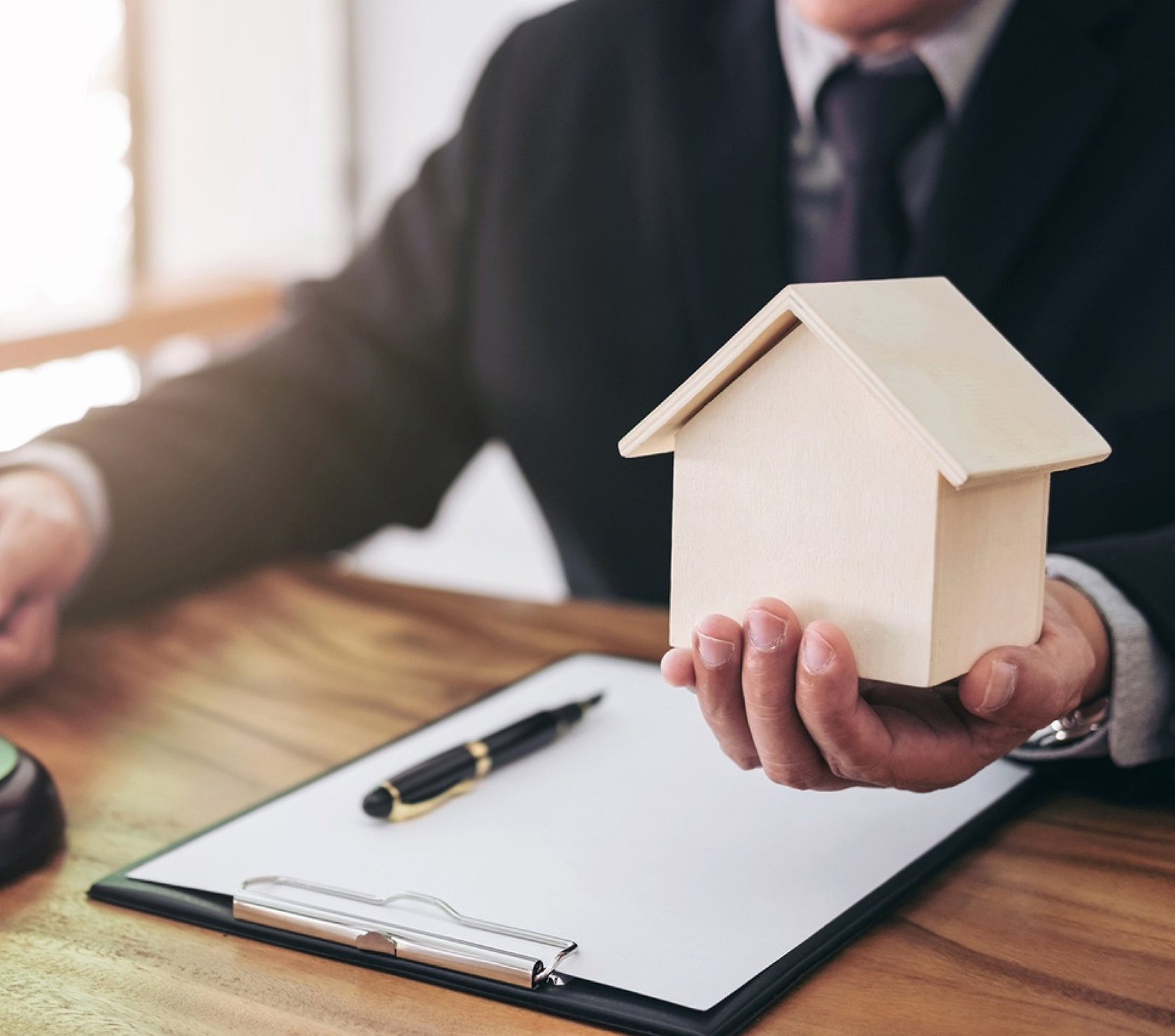 Собственник здания юридическое лицо. С днем риэлтора. Субъекты право собстенности. Собственник здания юридическое лицо. Владение имуществом.