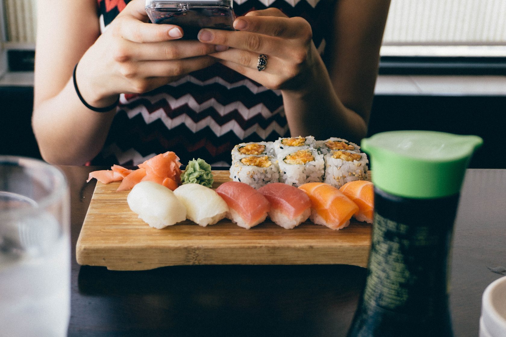 Почему суши и роллы готовят мужчины