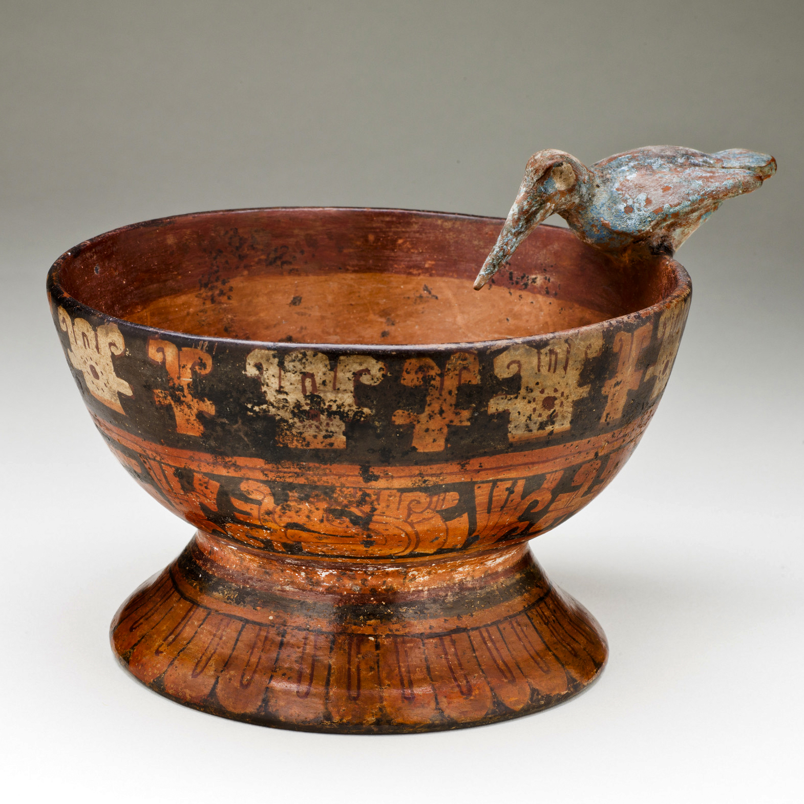 Чаша с погремушкой в виде колибри. Мексика, 1300-1500 гг. н.э. Коллекция Los Angeles County Museum of Art.
