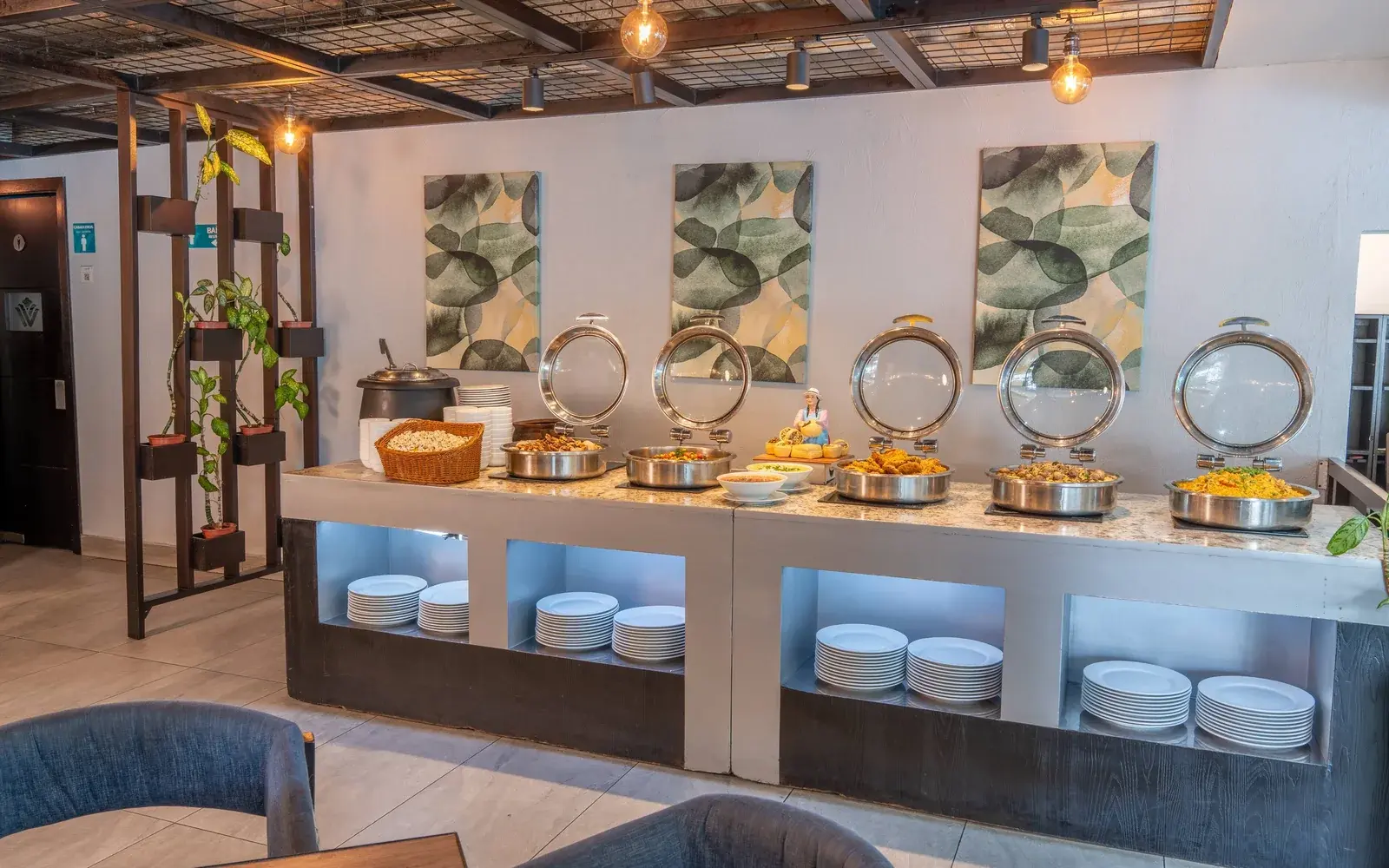 Линия завтрака с подогреваемыми блюдами в ресторане Garden Bistro, Кито