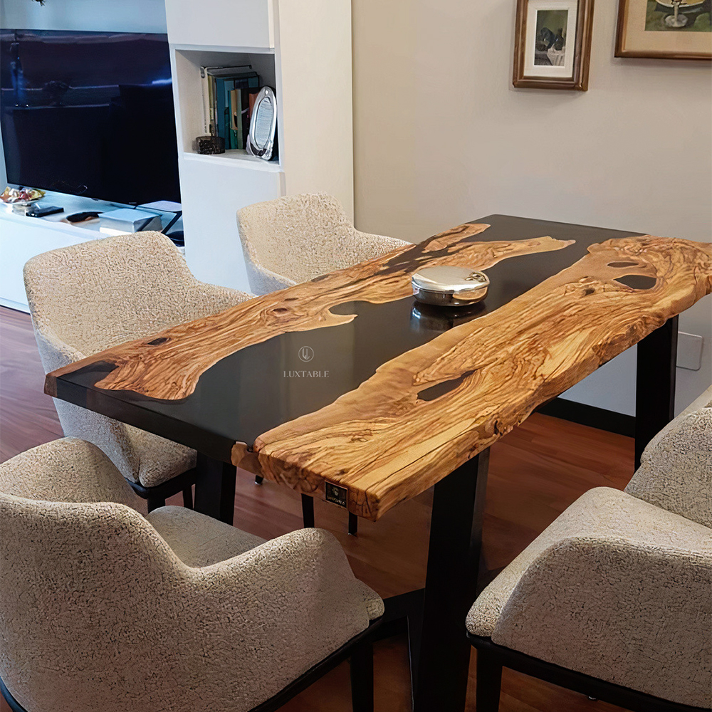 Epoxidharz Tische Alagoas aus europäischem Nussbaum und hellblauem Epoxidharz mit Metallic Effekt