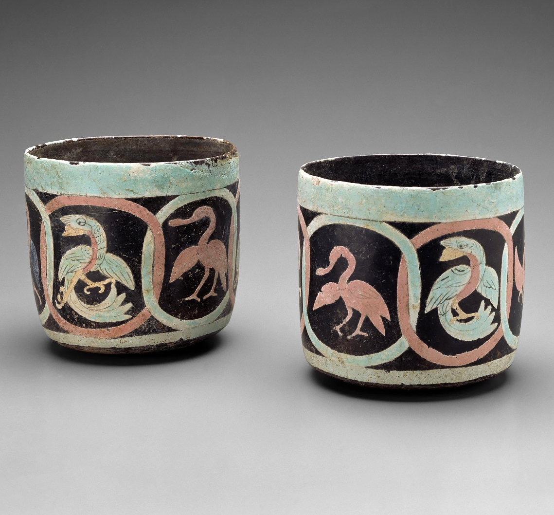 Сосуды с изображениями птиц. Розовые колпицы и зеленые кетсали. Майя, 600-900 гг. н.э. Коллекция The Museum of Fine Arts, Houston.