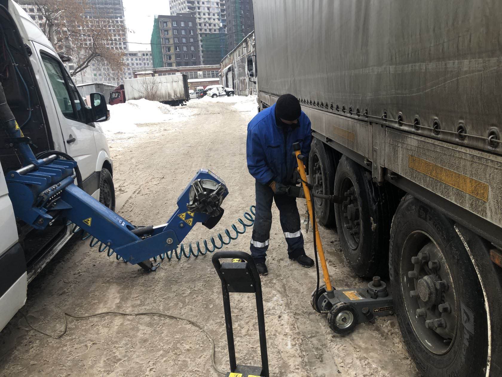 Грузовой шиномонтаж в Москве круглосуточно.