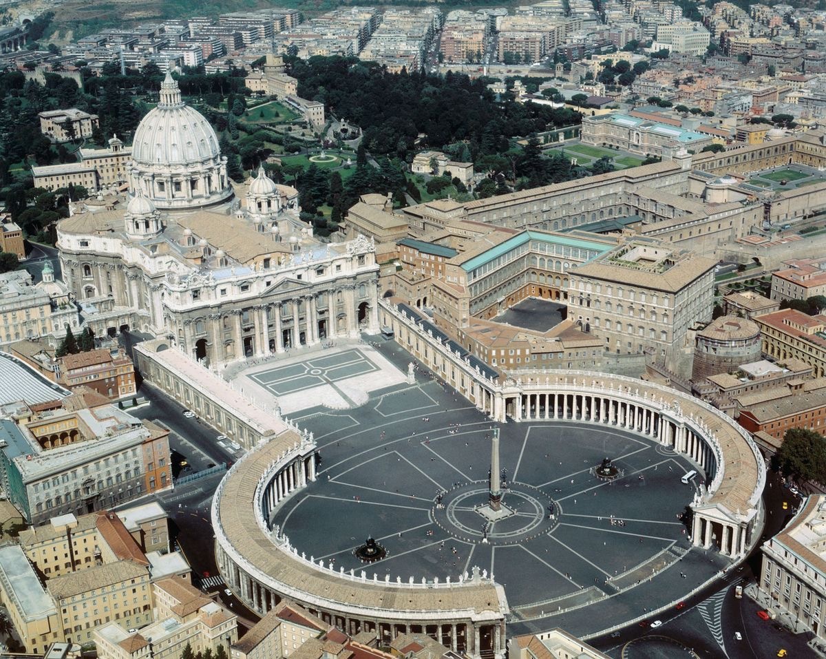 Барокко: ансамбль собора Святого Петра в Риме с высоты