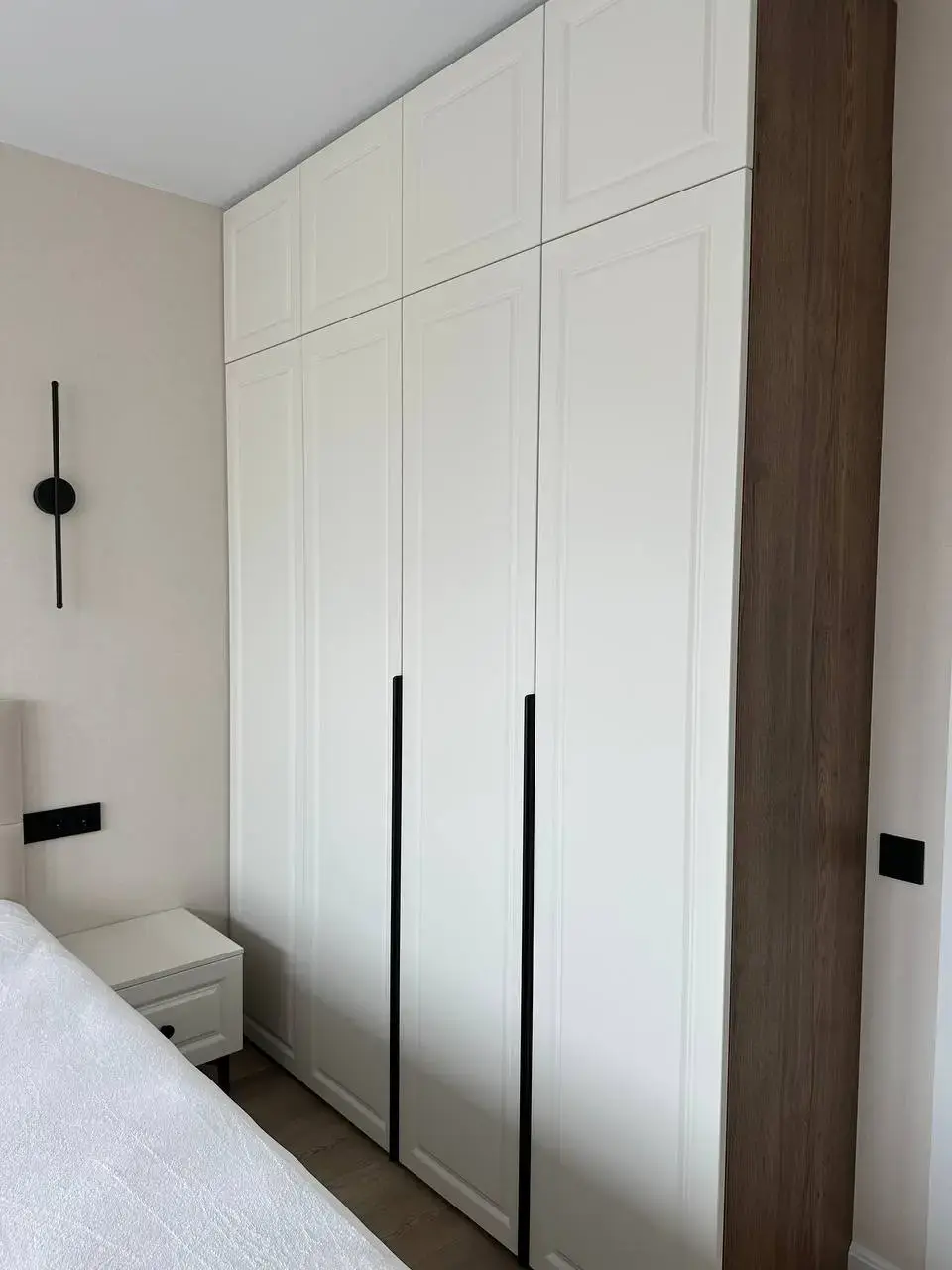 Встроенный шкаф в нишу на заказ в Сургуте