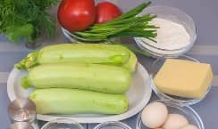 Приготовление кабачкового торта с помидорами, сыром и чесноком: шаг 1