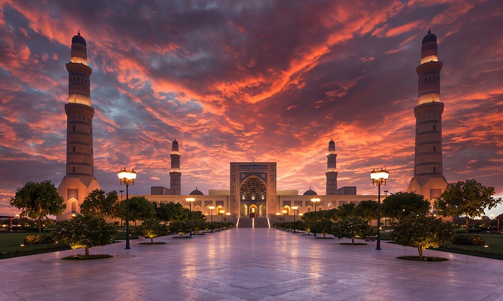 Оман - скромный, полный достоинств самобытный сосед нефтедолларовых монстров