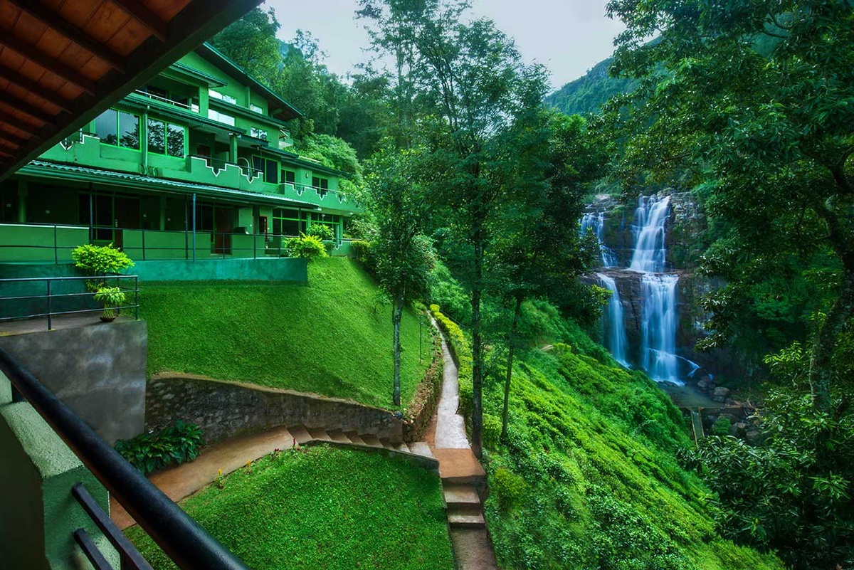 водопады в отелях