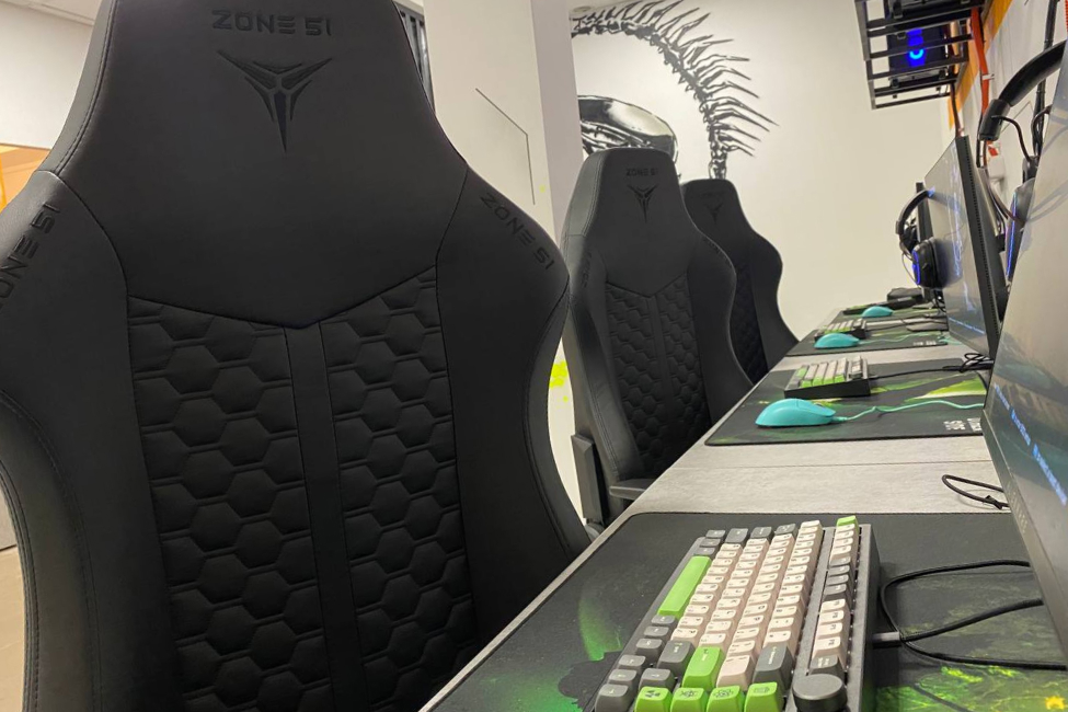 качественное оборудование для компьютерного клуба