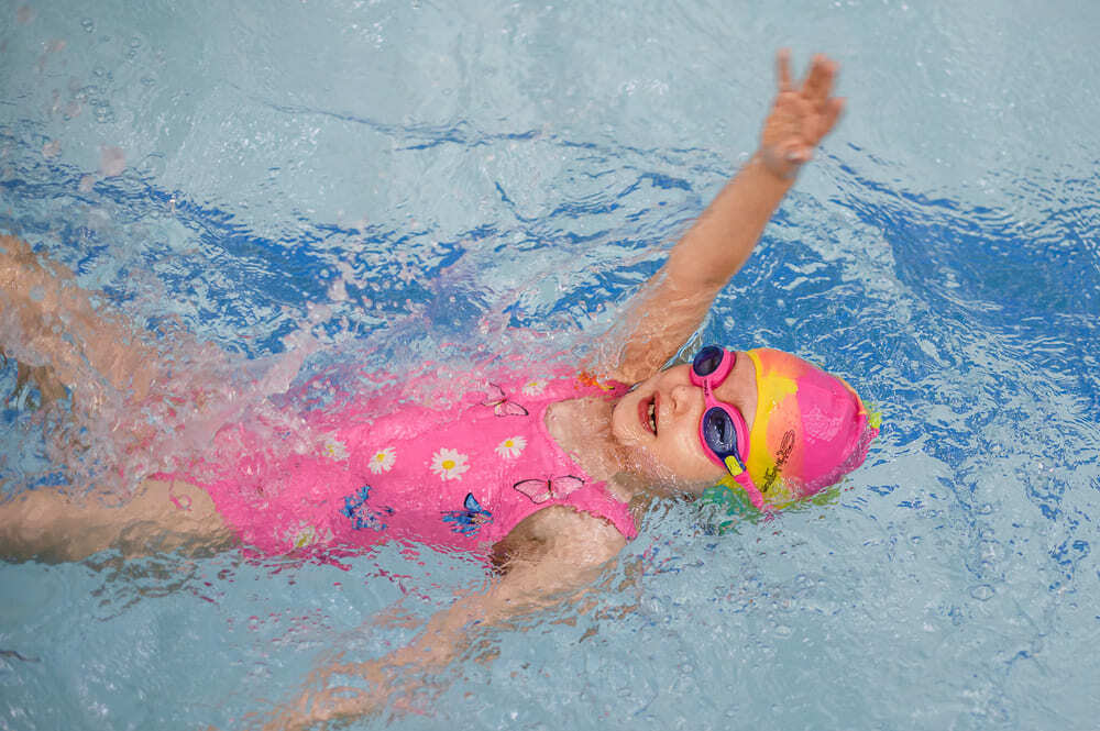 Школа обучения плаванию для детей 3, 4 года, 5, 6 лет Strong Swim в Москве. Обучение плаванию детей с нуля. Спортивное юношеское плавание. Научить ребенка плавать правильно кролем, брассом и на спине