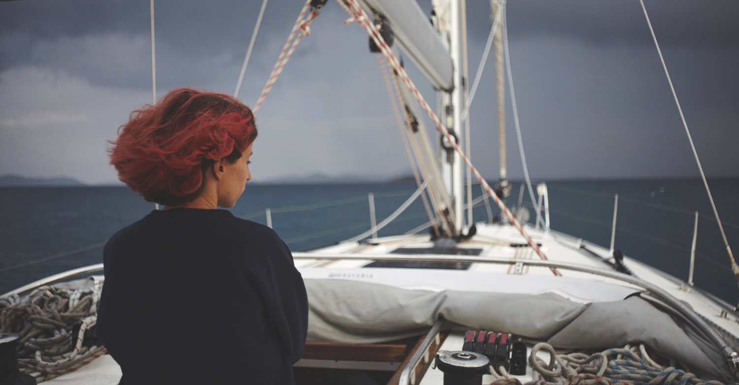 Корабль для детей. Мальчик мечтает. Мальчик на корабле. Мечтающий стать капитаном. Ребенок мечтает стать механиком.