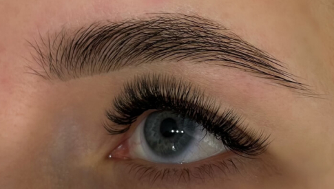 укладка бровей