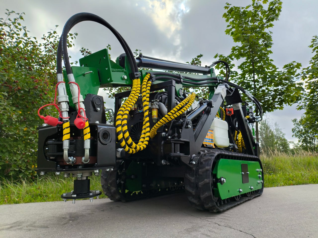 Работа сваекрута в стеснённых условиях