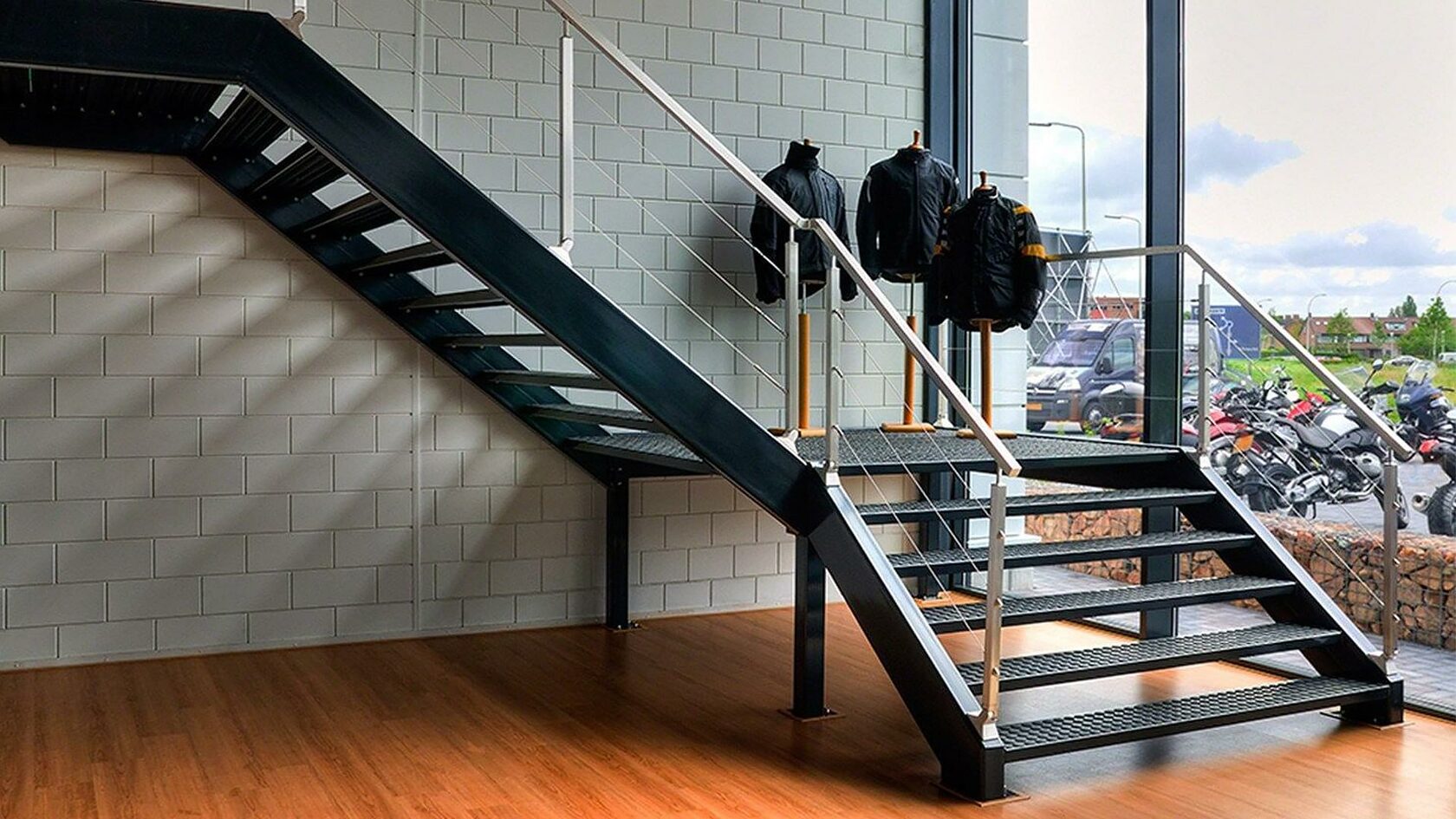 Ремонт металлических лестниц. Лестница металлическая Valkor лм - 60 - 3000. Лестница сварная h= 3500 (половица 800, s=2.0) с перилами. Лестница из металла. Наружная металлическая лестница.
