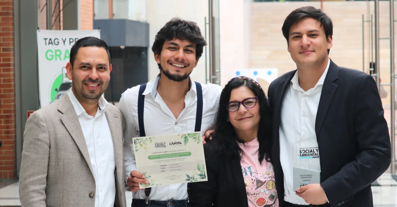 Estudiantes de Comunicación Social y Periodismo reciben Premio al Periodismo Social y Ambiental de Constructora Capital