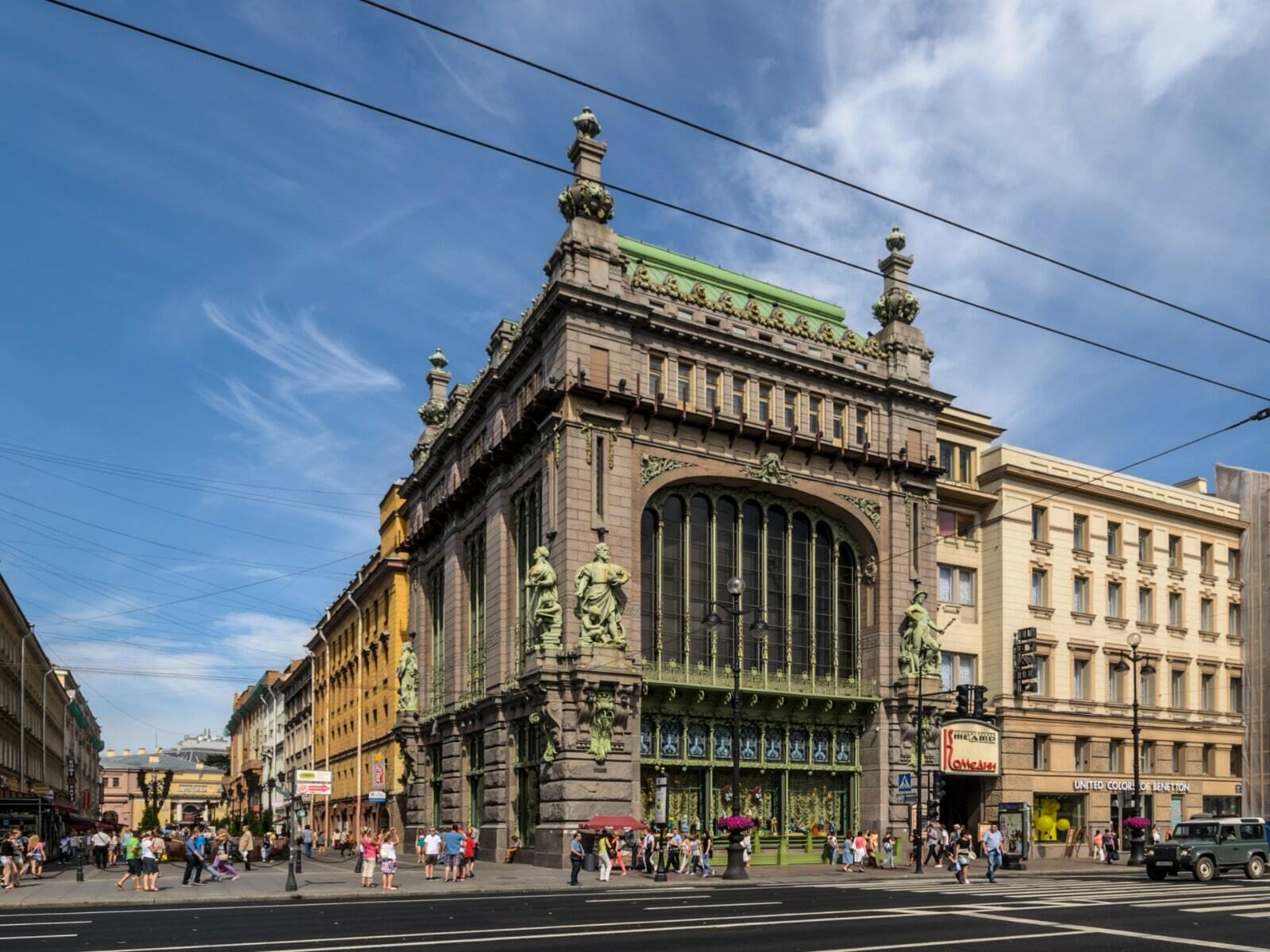 Санкт петербург торговые. Дом торгового товарищества братья Елисеевы в Санкт-Петербурге. Санкт-Петербург Елисеевский магазин на Невском проспекте. Дом Купцов Елисеевых в Санкт-Петербурге. Здание left right СПБ.