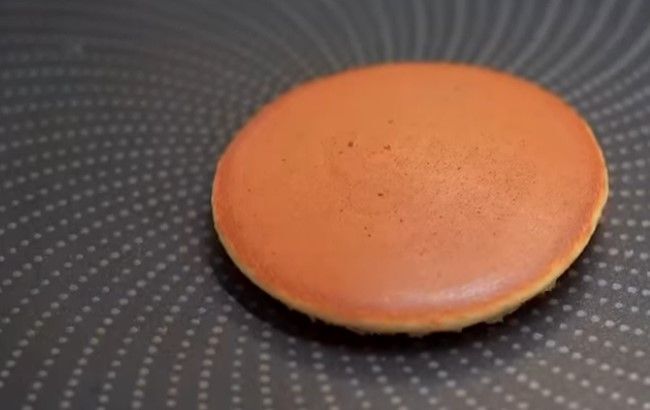 Приготовление японских панкейков Дораяки с начинкой: шаг 6