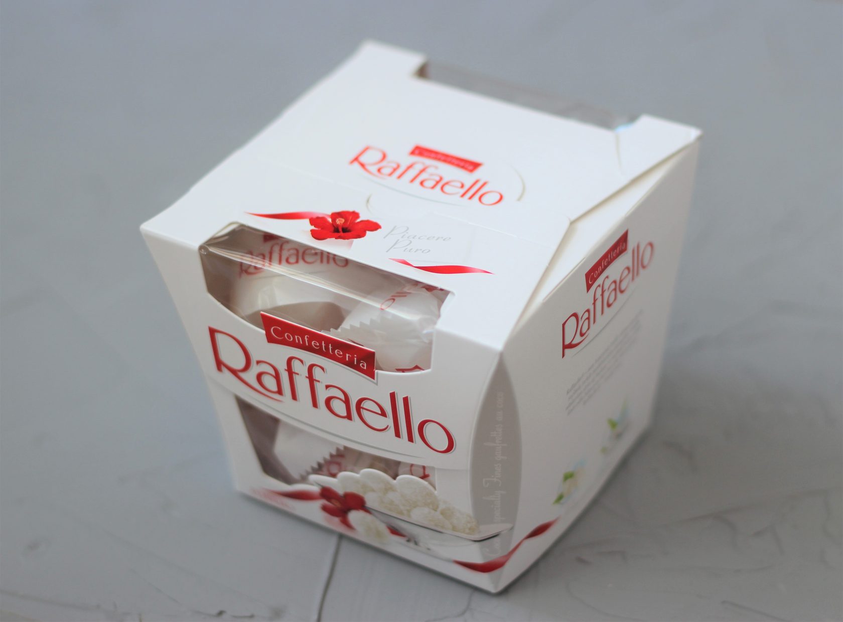 Рафаэлло сколько грамм в коробке. Raffaello 150 гр.. Коробка конфет Рафаэлло. Коробка конфет похожие на Рафаэлло. Конфеты Raffaello малина.