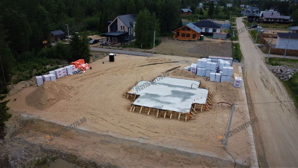 Готовая монолитная 10х10 фундаментная железобетонная плита с армированием в 2 сетки под ключ стоимость и цена указана на сайте 