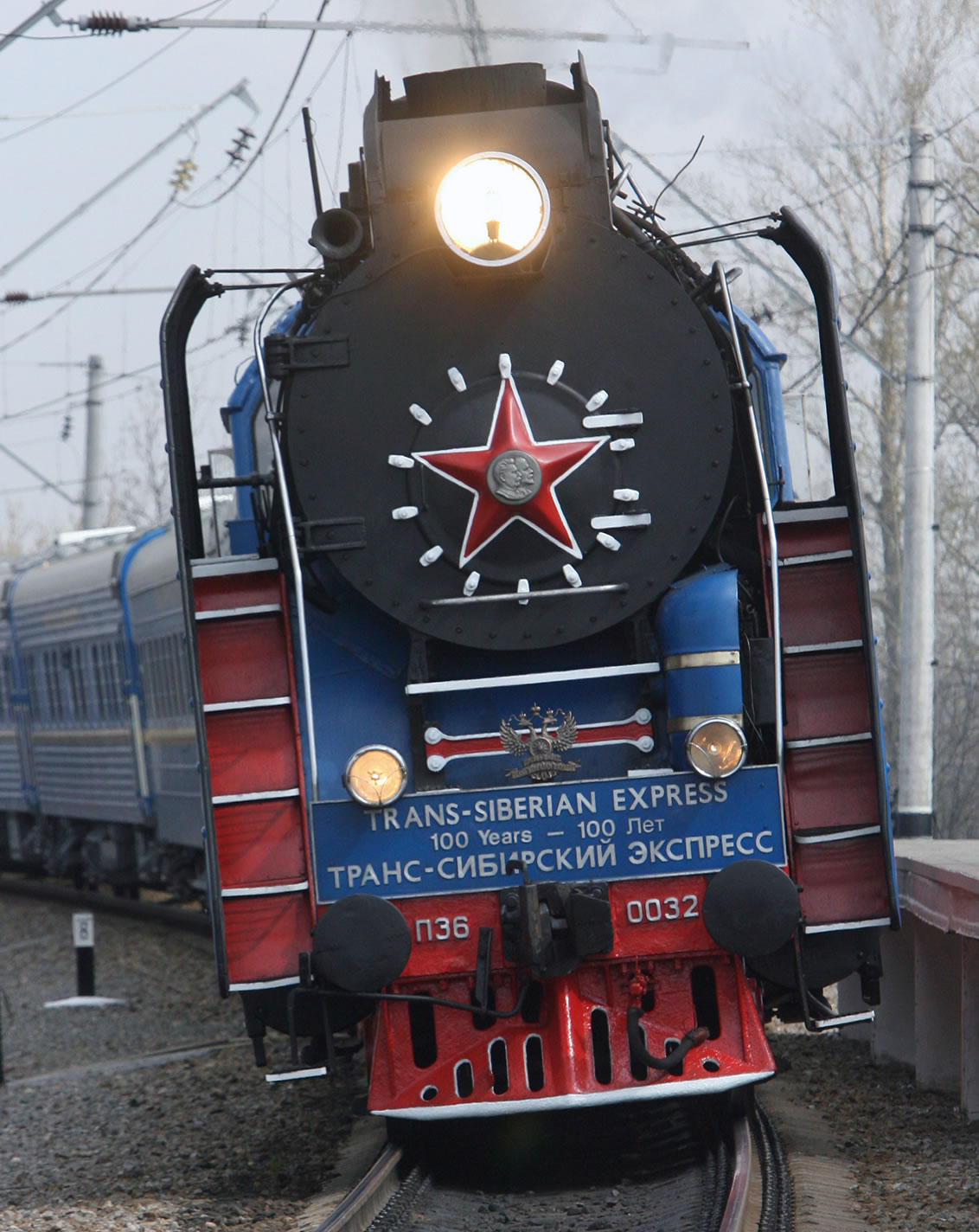 Siberian express. Поезд золотой орёл Транссибирский экспресс. Транссибирский экспресс золотой Орел. Транссибирский экспресс паровоз. Транссибирская магистраль поезд золотой Орел.