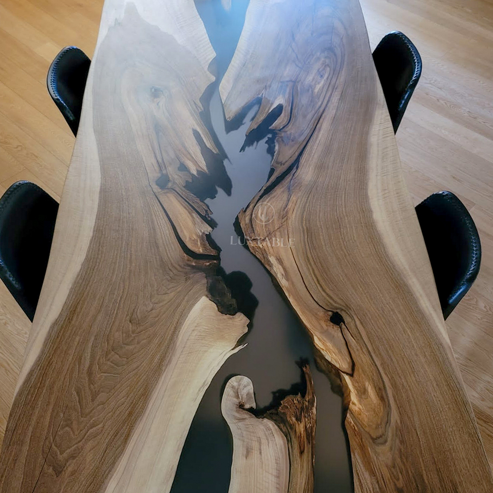 Epoxidharz Tische Alagoas aus europäischem Nussbaum und hellblauem Epoxidharz mit Metallic Effekt