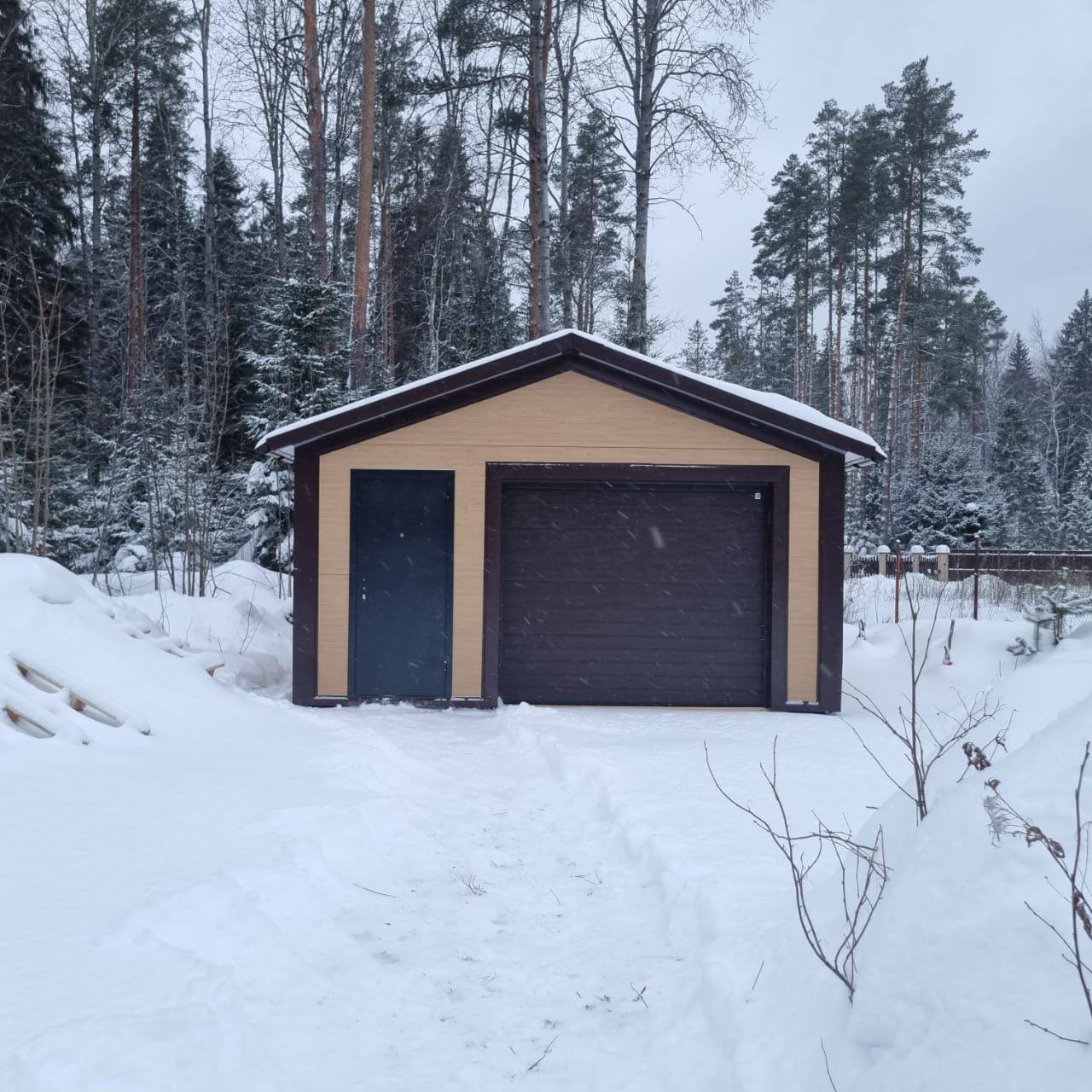Изготовление гаражей из сэндвич панелей.