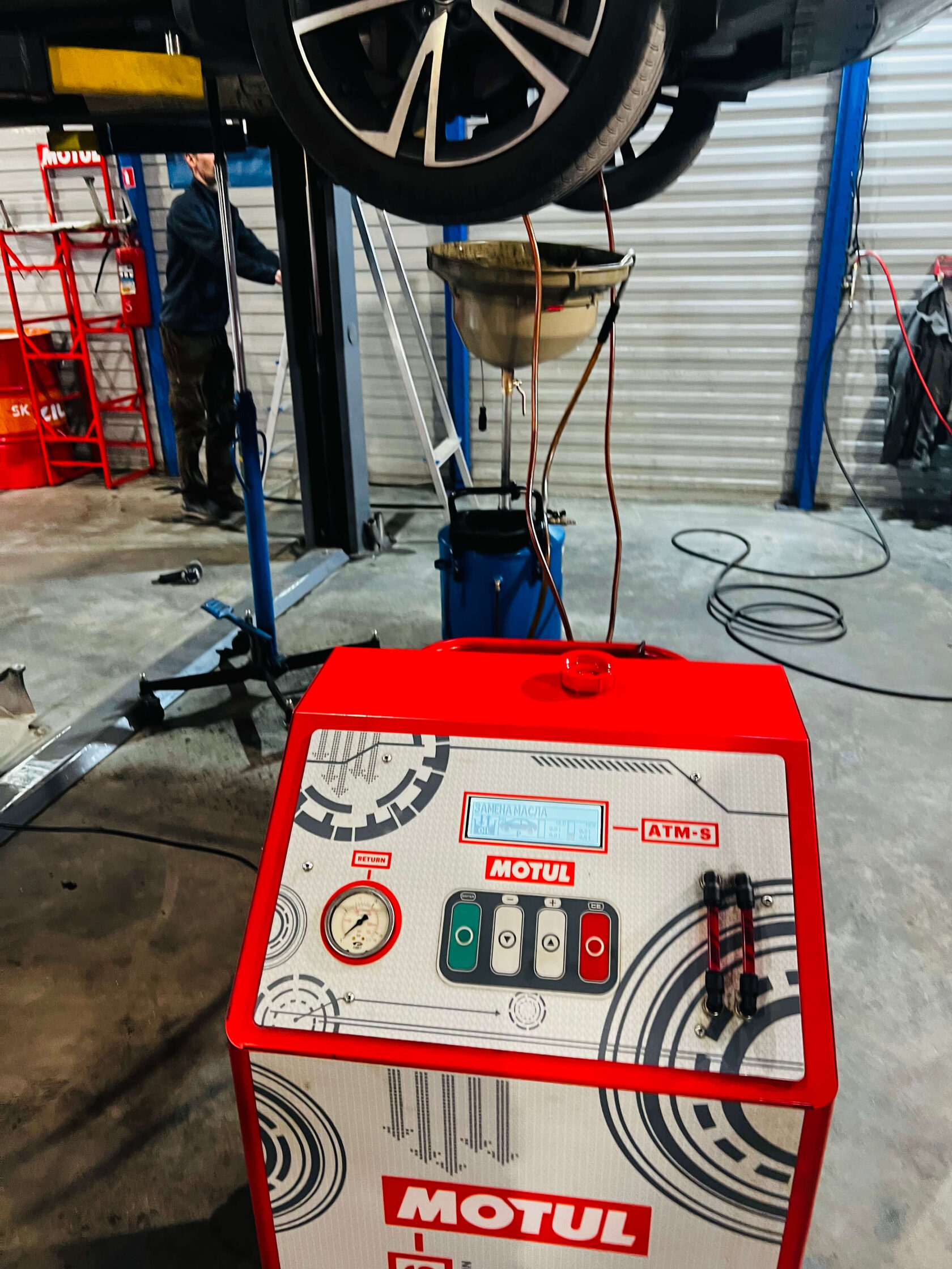 Процесс замещения масла установкой Motul Evo