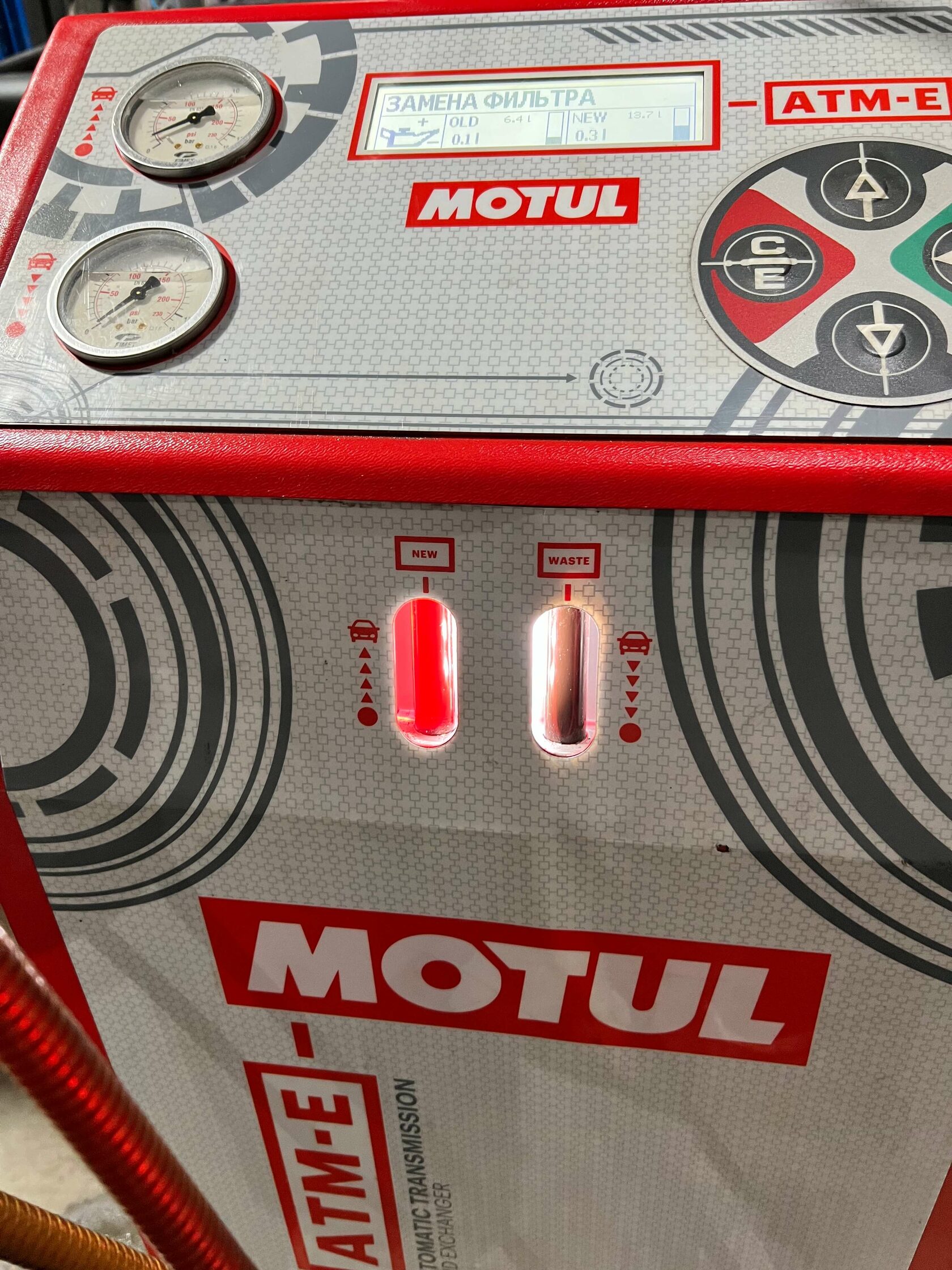 Замещение масла Процесс аппаратного замещения масла Motul
