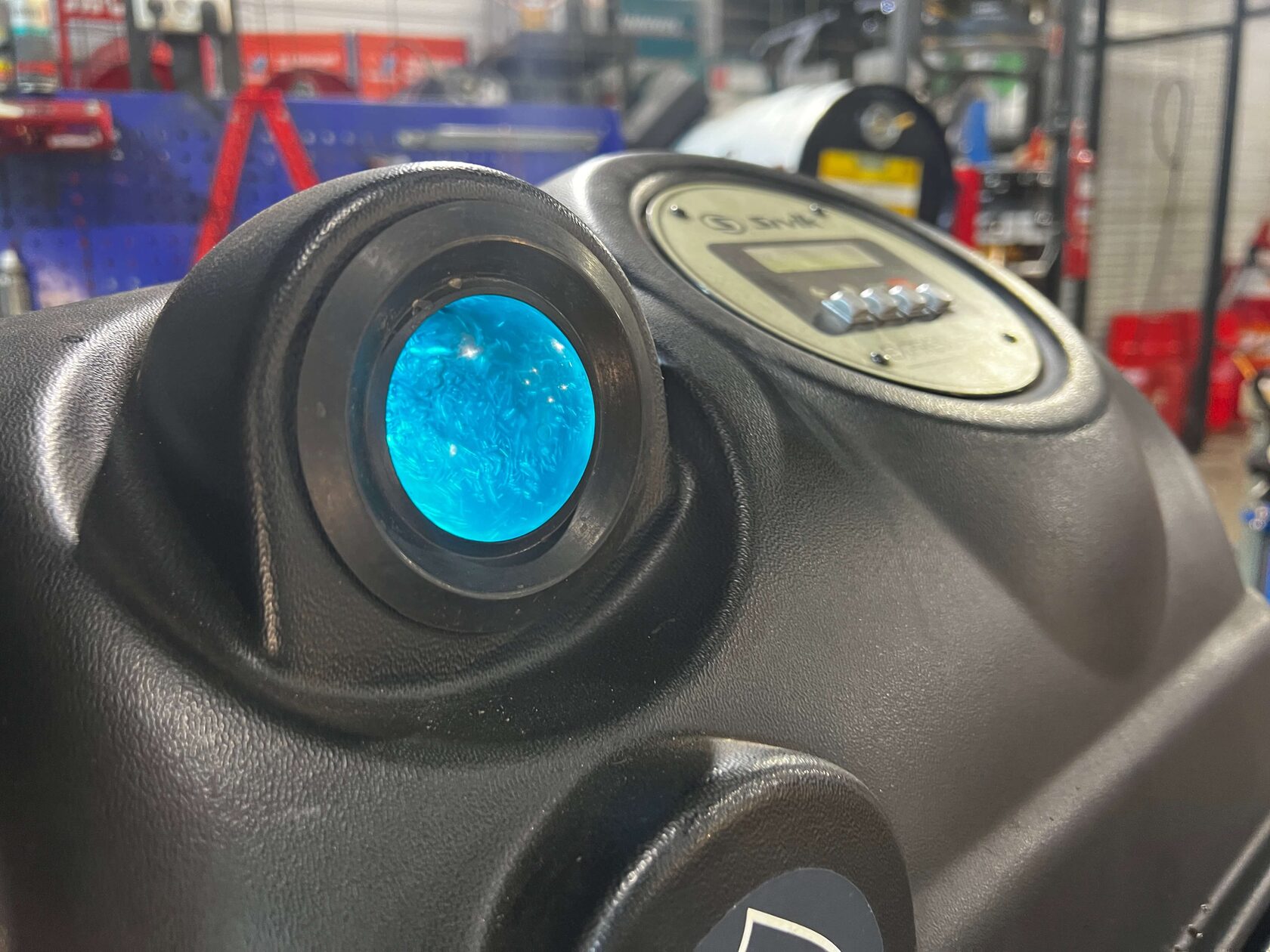 Процесс замены охлаждающей жидкости на Mitsubishi Outlander