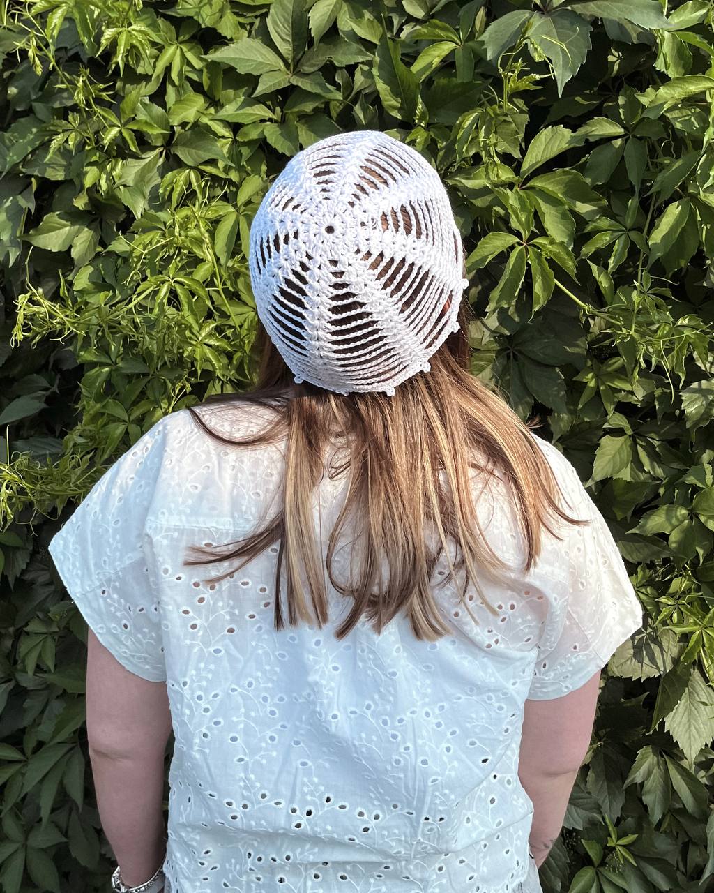 Летняя шапочка с микропайетками