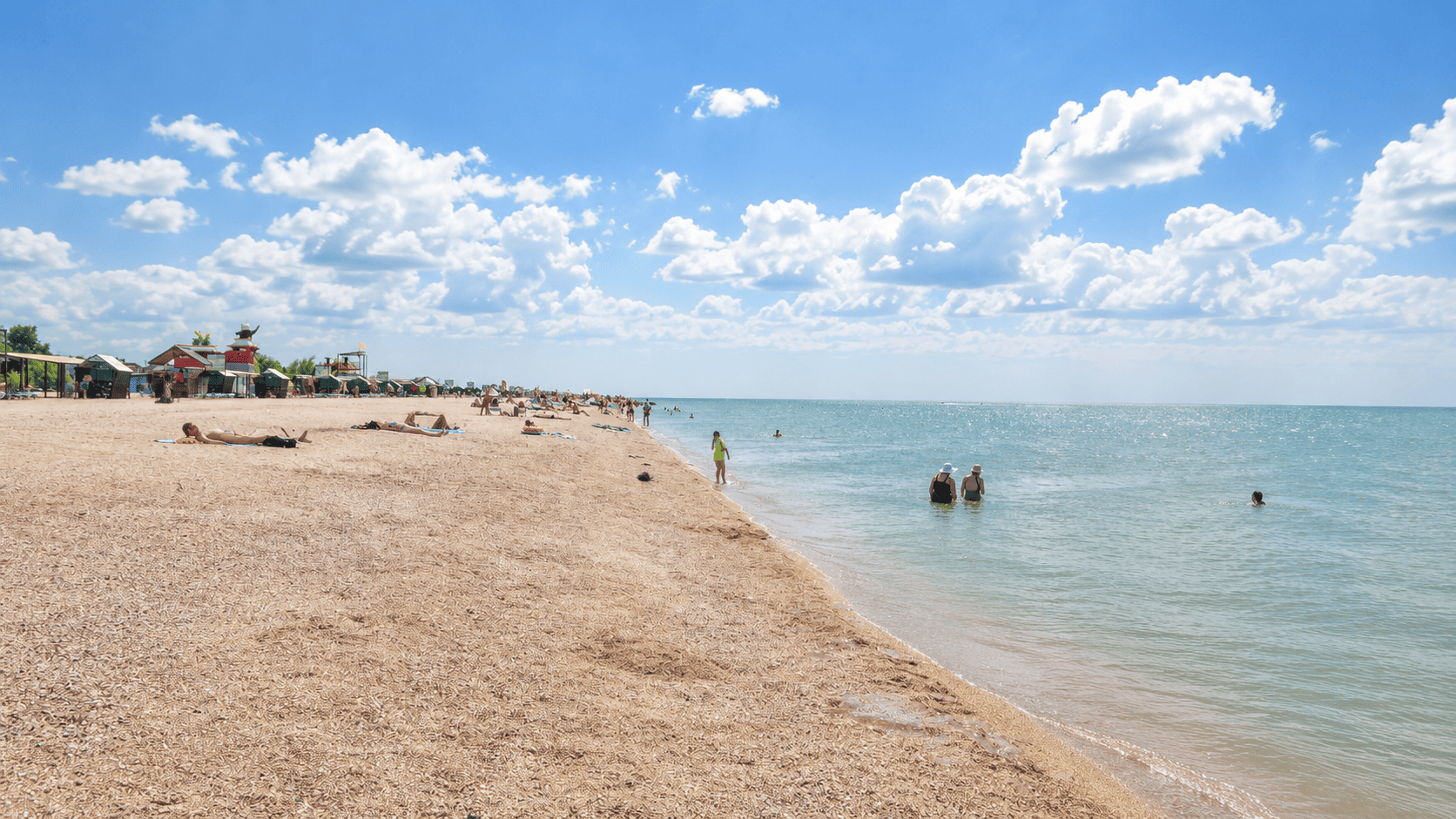 Пляж на Азовском море в Должанской