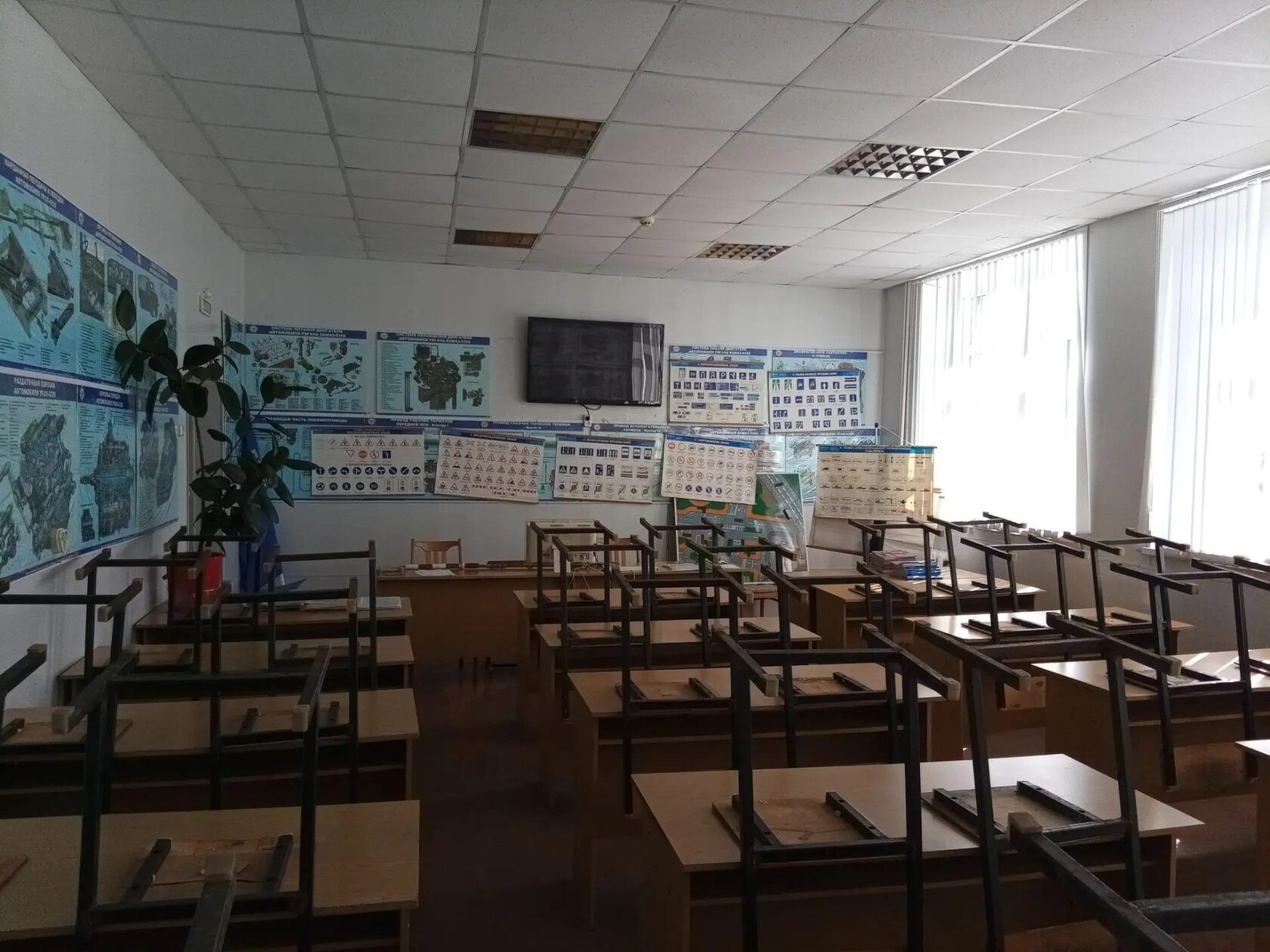 Здание автошколы ДОСААФ