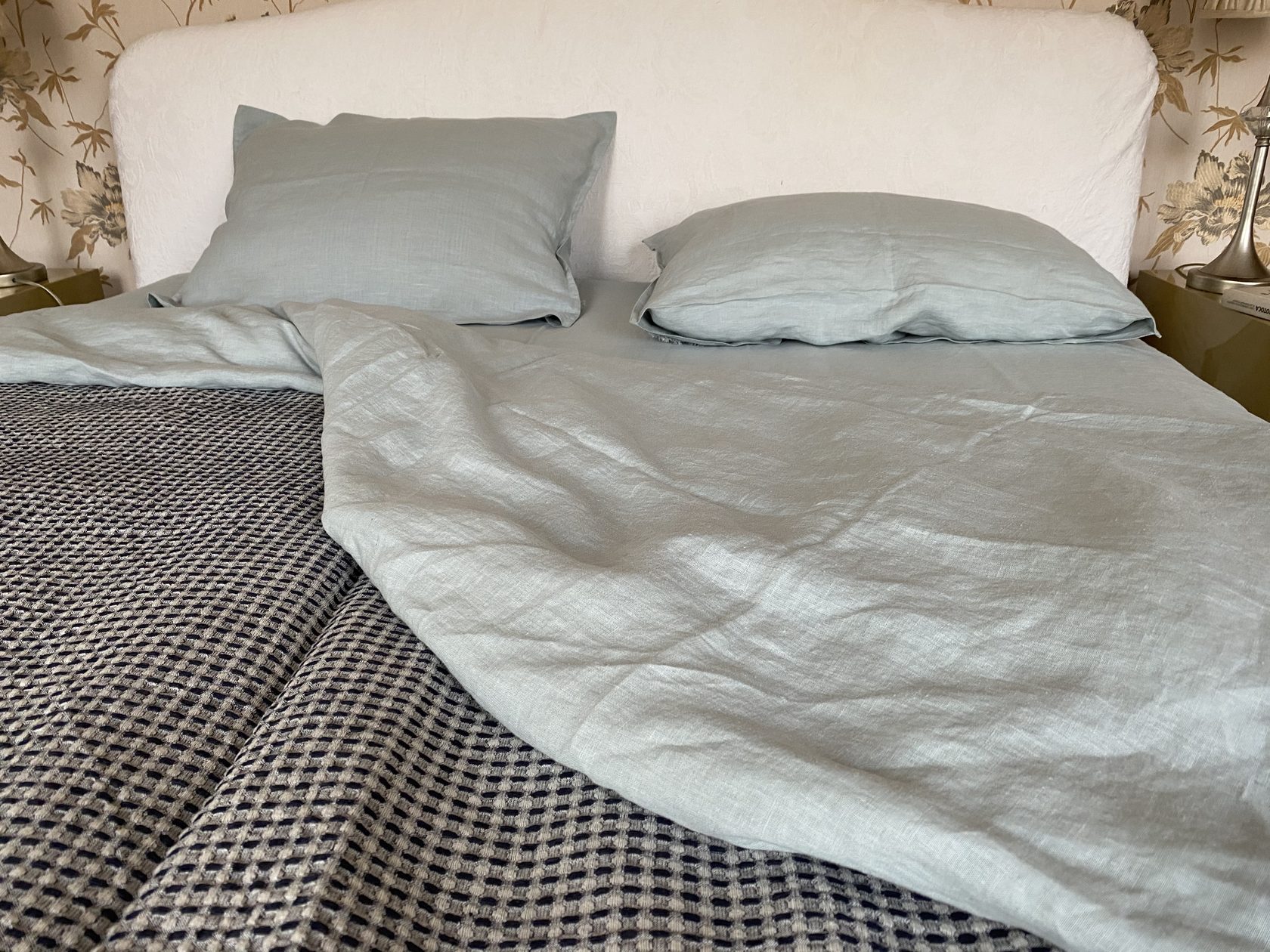 Обивочная ткань для кровати