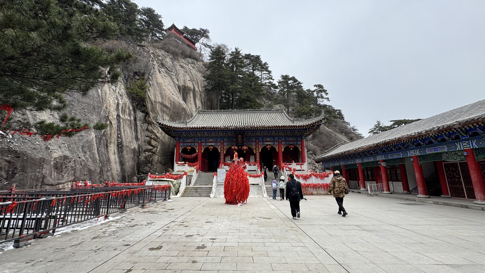 Буддийский храм на Западном пике горы Хуашань 