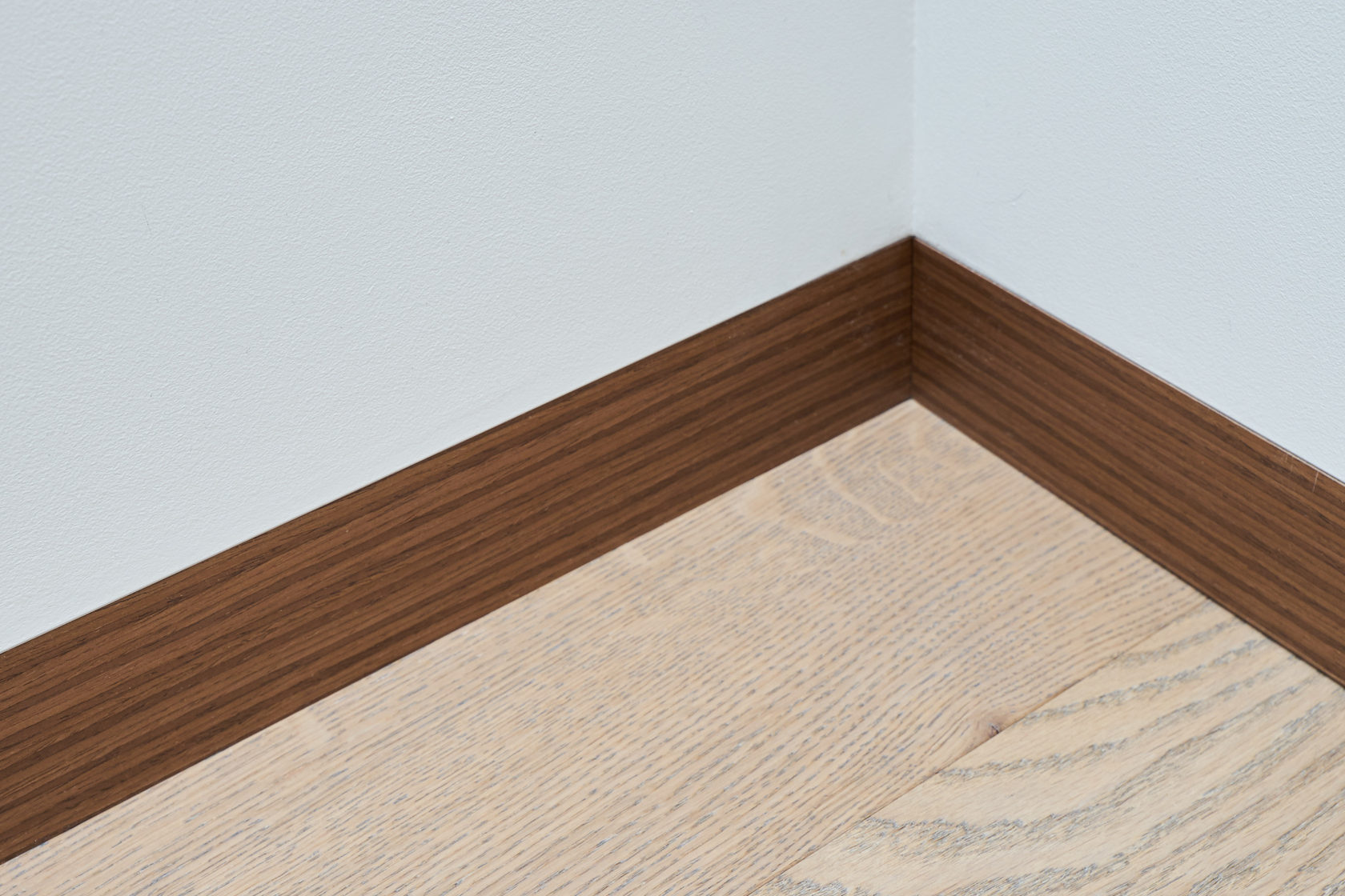 Скрытый плинтус в Минске - купить готовый или на заказ, фото